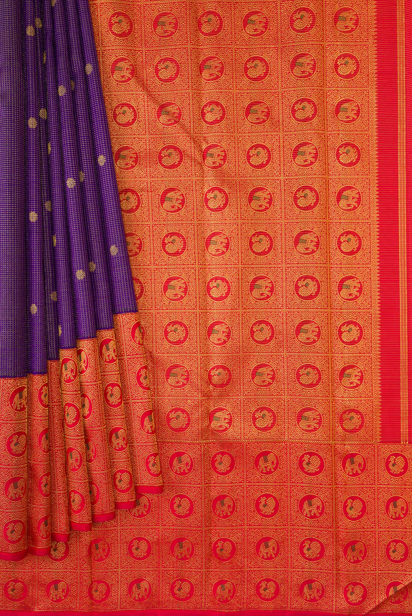 Pleats and pallu of Violet Dual Tone Kanchipuram Silk Saree with Zari Butta on the body and Zari Border. 