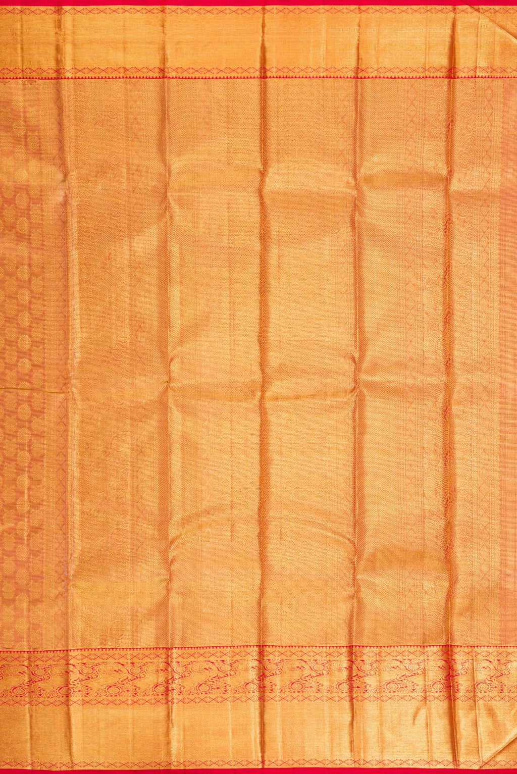 Close up image of the pallu of Dark Pink Dual Tone Kanchipuram Tissue Silk Saree with Zari Brocade on the body and Zari Border. 
