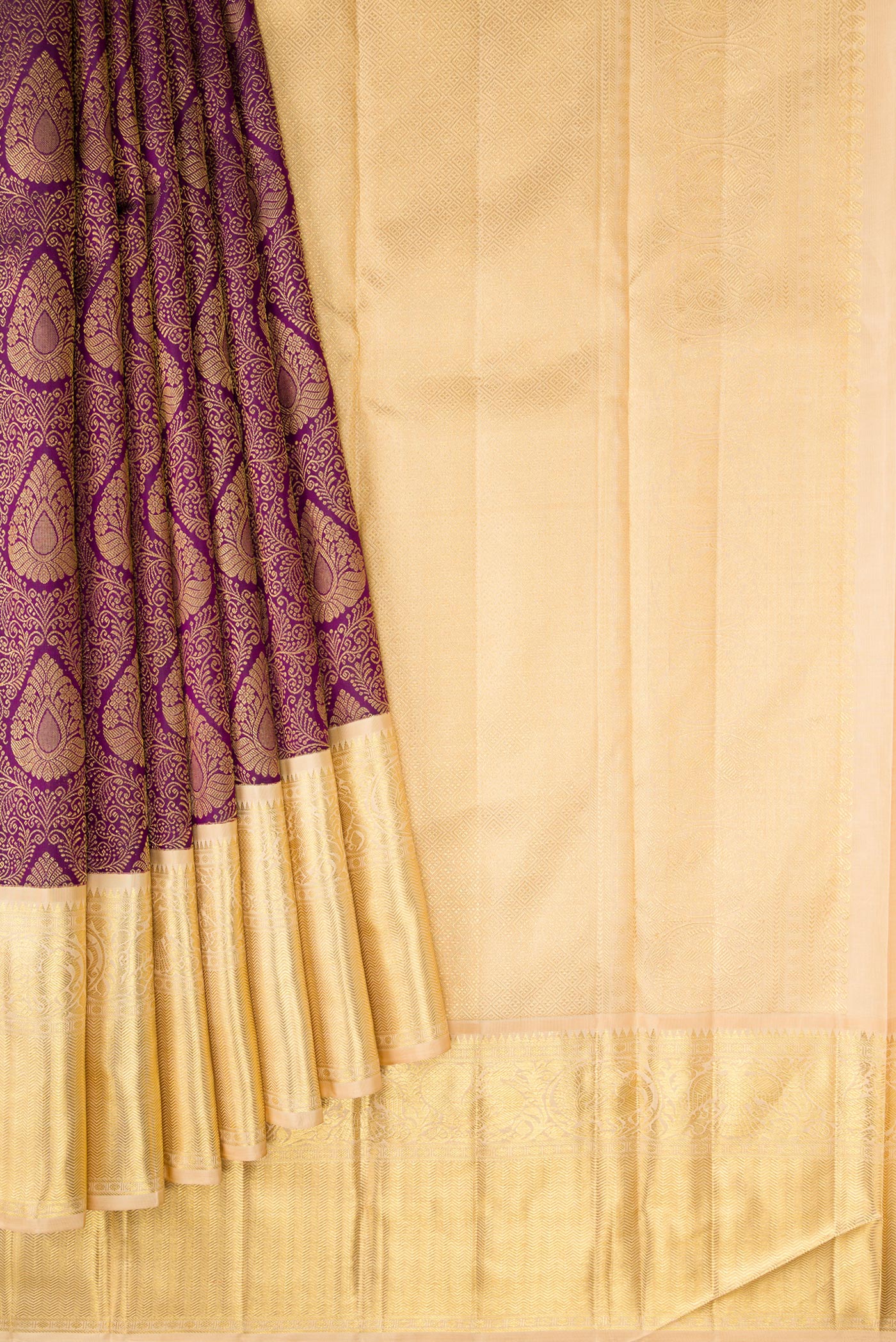Pleats and pallu of Burgundy Dual Tone Kanjivaram Silk Saree with Zari Brocade on the body and Zari Border. 