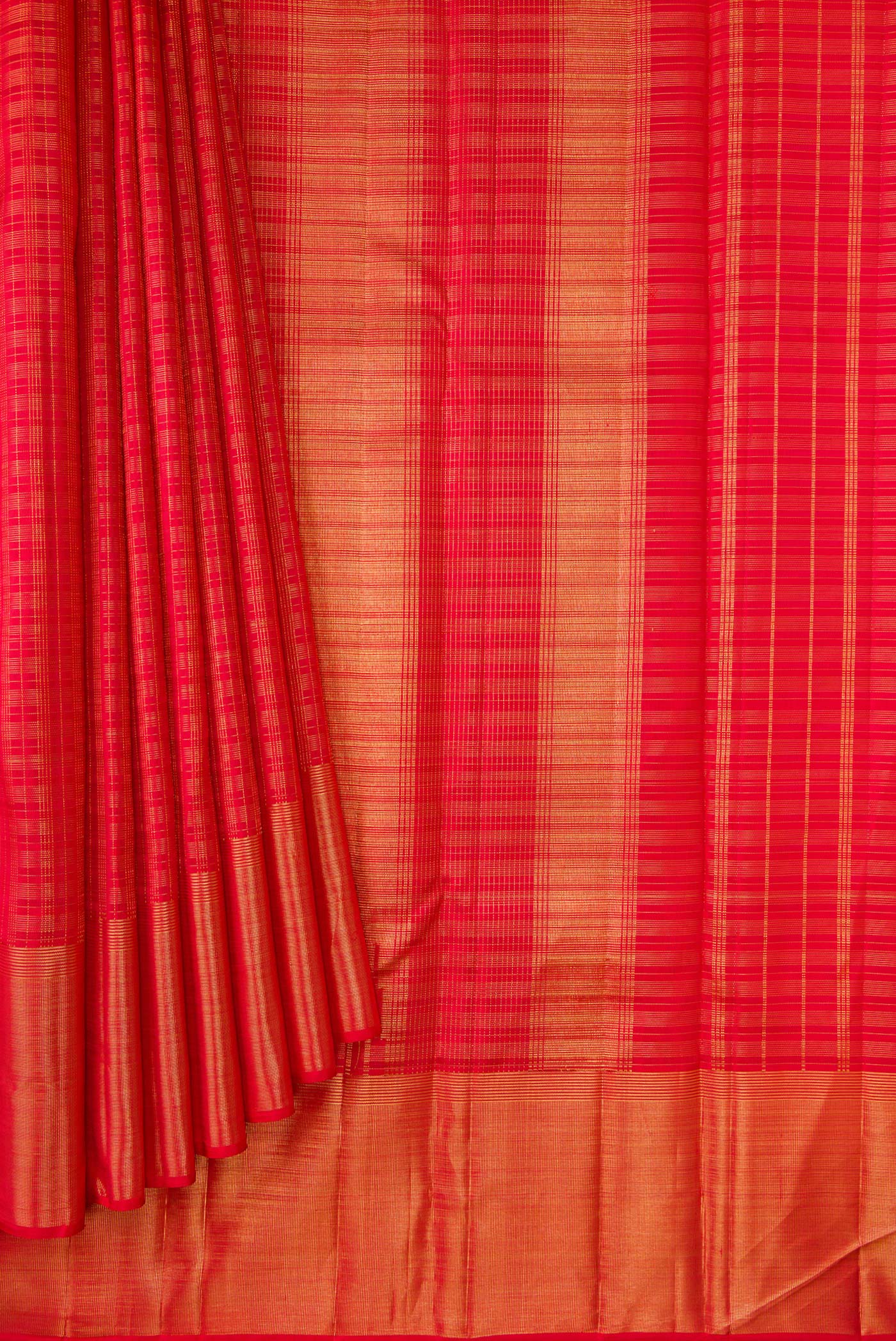 Pleats and pallu of Red Dual Tone Kanjivaram Silk Saree with Checked design on the body and Zari Border. 