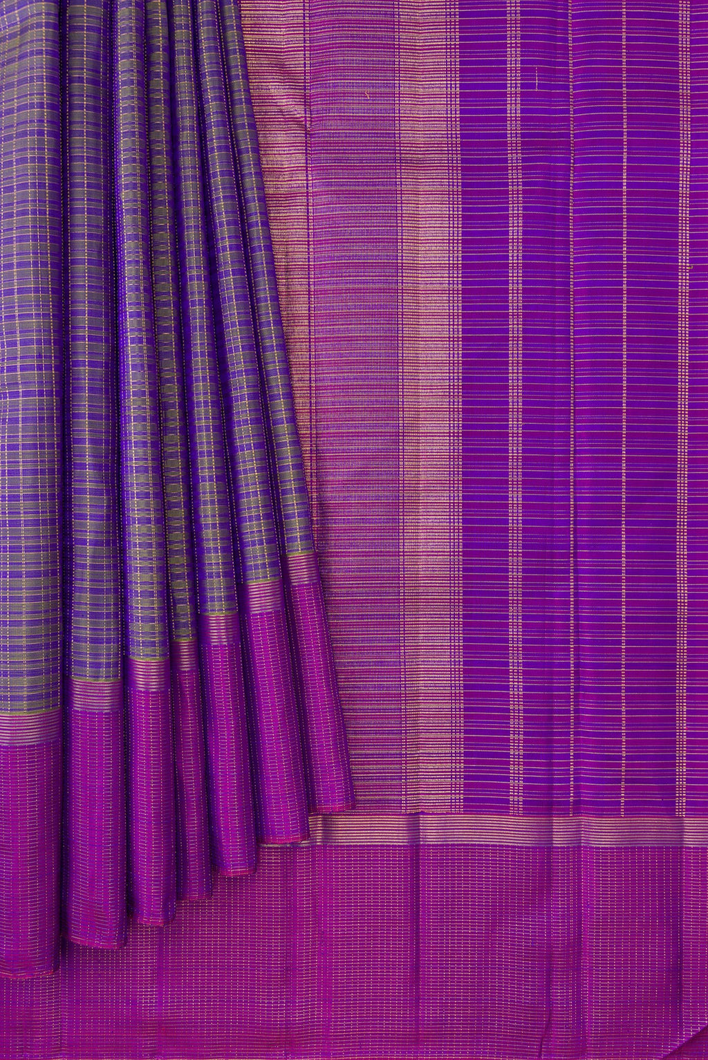 Pleats and pallu of Blue Dual Tone Kanjivaram Silk Saree with Checked design on the body and Zari Border. 