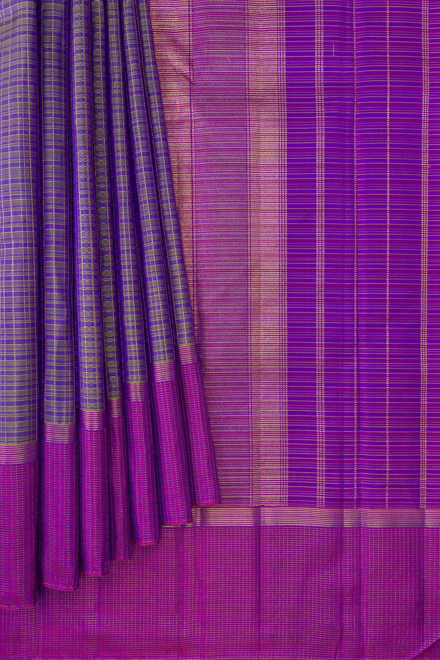 Pleats and pallu of Blue Dual Tone Kanjivaram Silk Saree with Checked design on the body and Zari Border. 