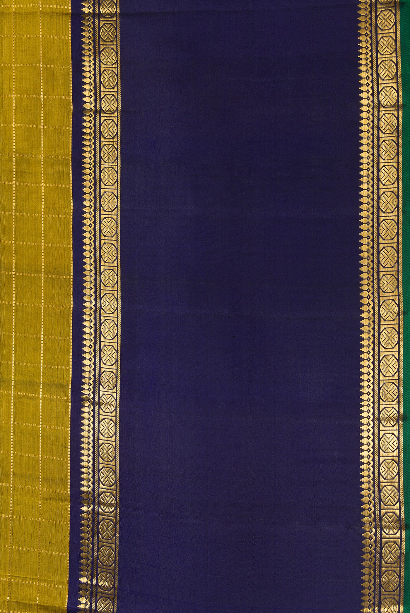 Border image of Mehandi Green Dual Tone Kanjivaram Silk Saree with Checked design on the body and Zari Border. 