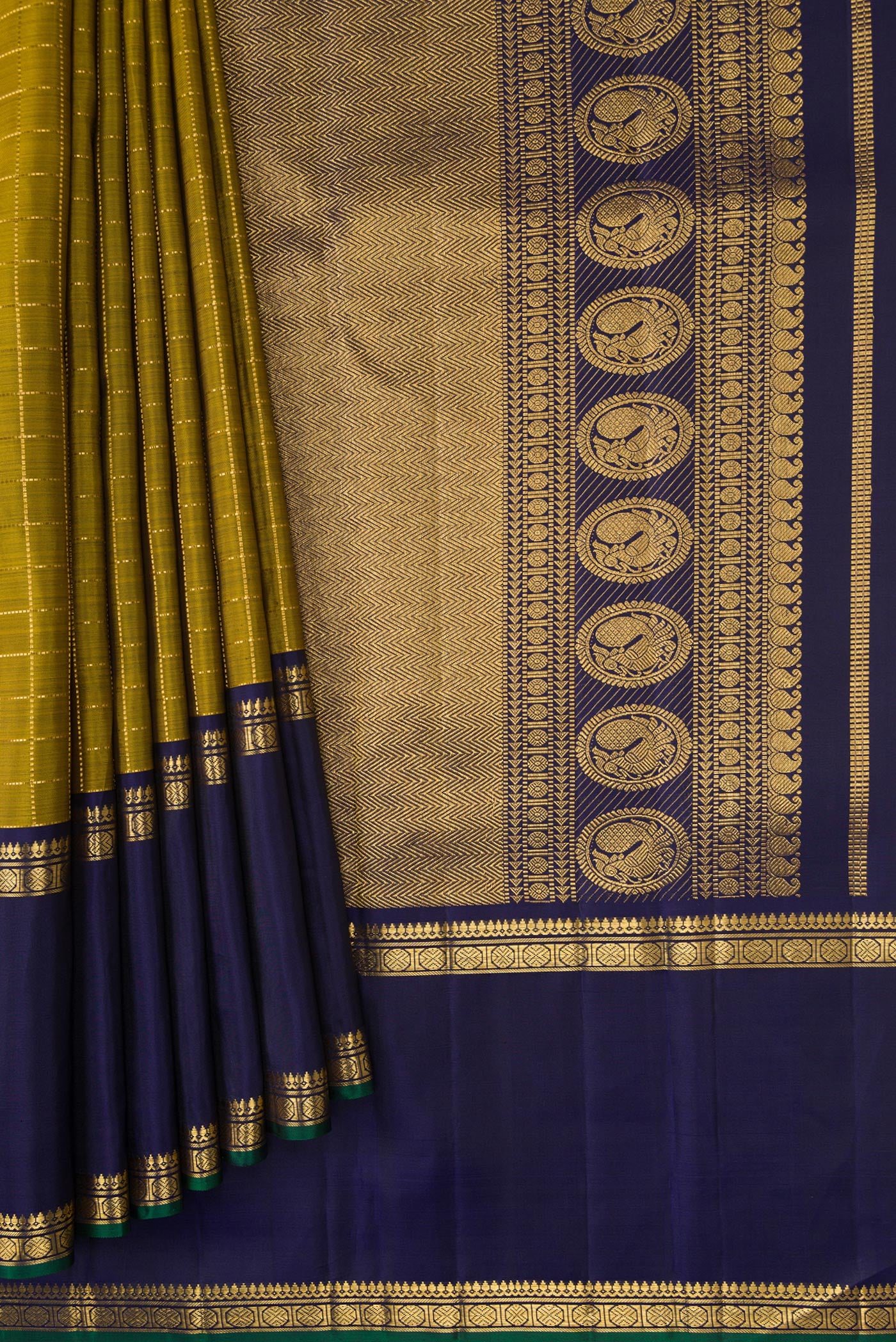 Pleats and pallu of Mehandi Green Dual Tone Kanjivaram Silk Saree with Checked design on the body and Zari Border. 