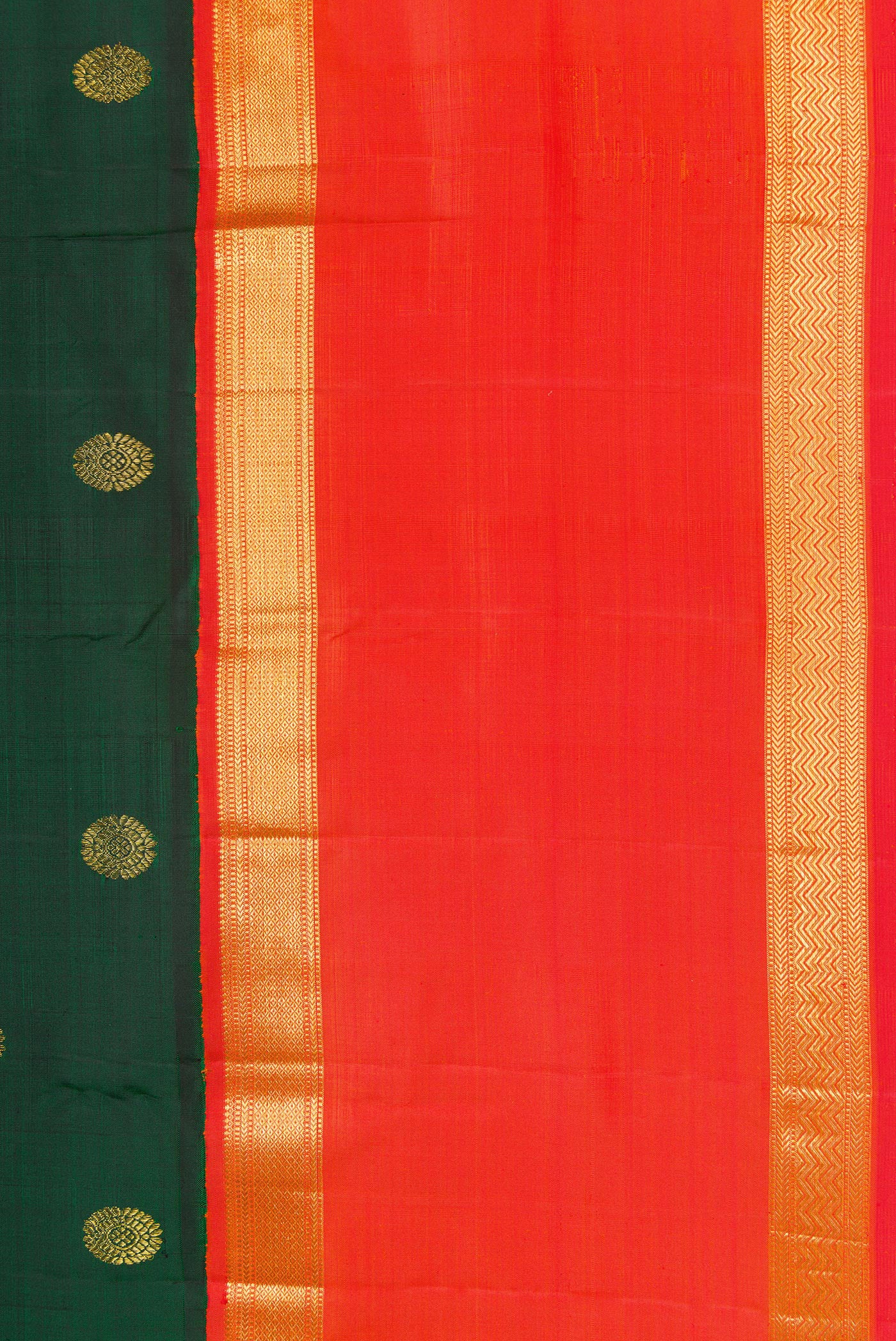 Border image of Bottle Green Dual Tone Kanchipuram Silk Saree with Zari Butta on the body and Zari Border. 