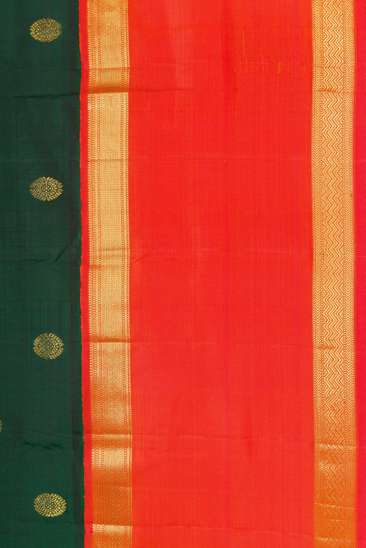 Border image of Bottle Green Dual Tone Kanchipuram Silk Saree with Zari Butta on the body and Zari Border. 