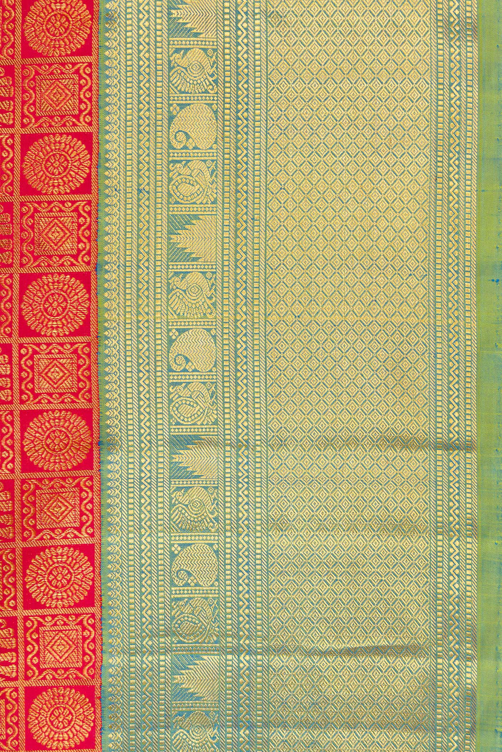 Border image of Dark Pink Dual Tone Kanchipuram Silk Saree with Zari Brocade on the body and Zari Border. 