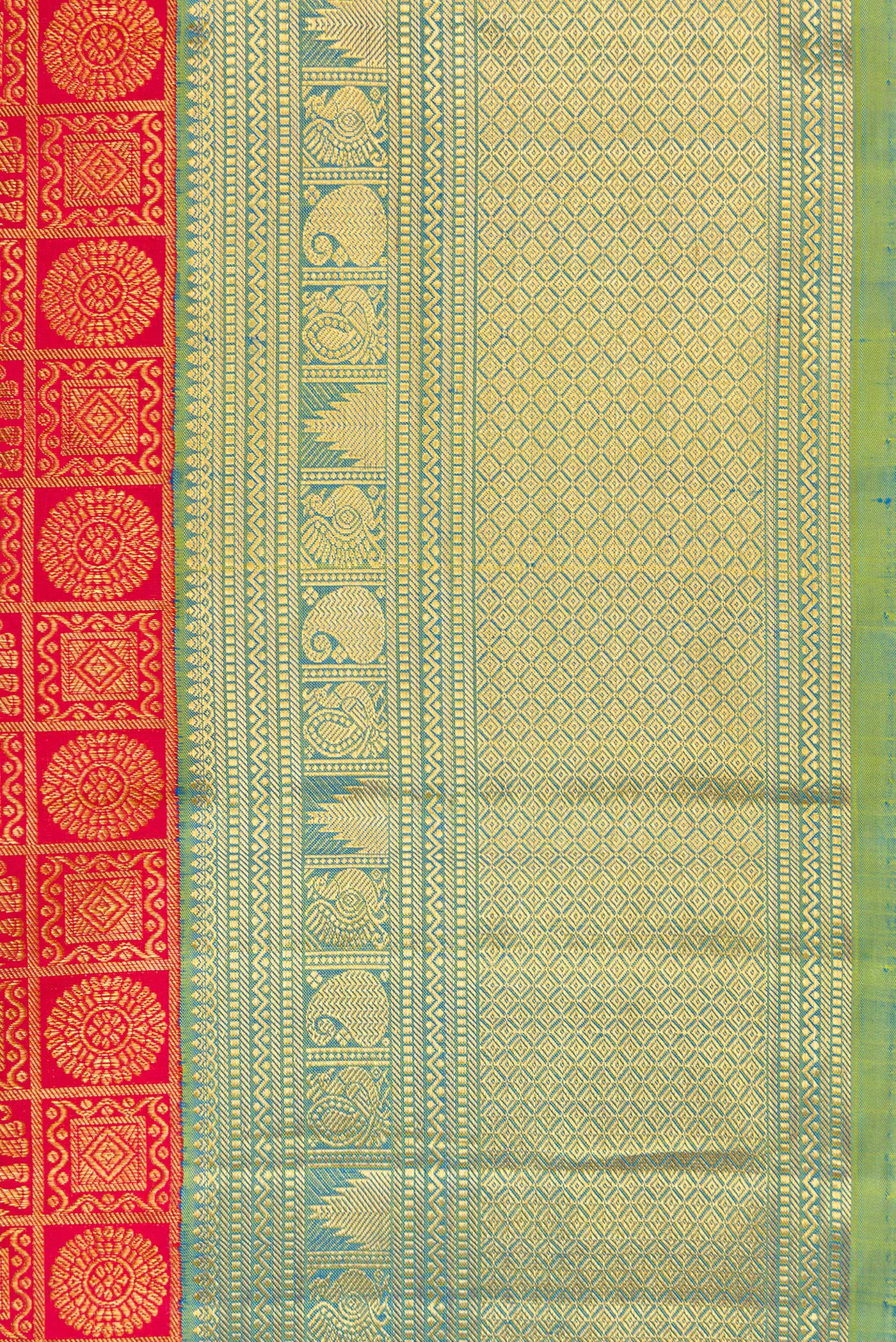 Border image of Dark Pink Dual Tone Kanchipuram Silk Saree with Zari Brocade on the body and Zari Border. 