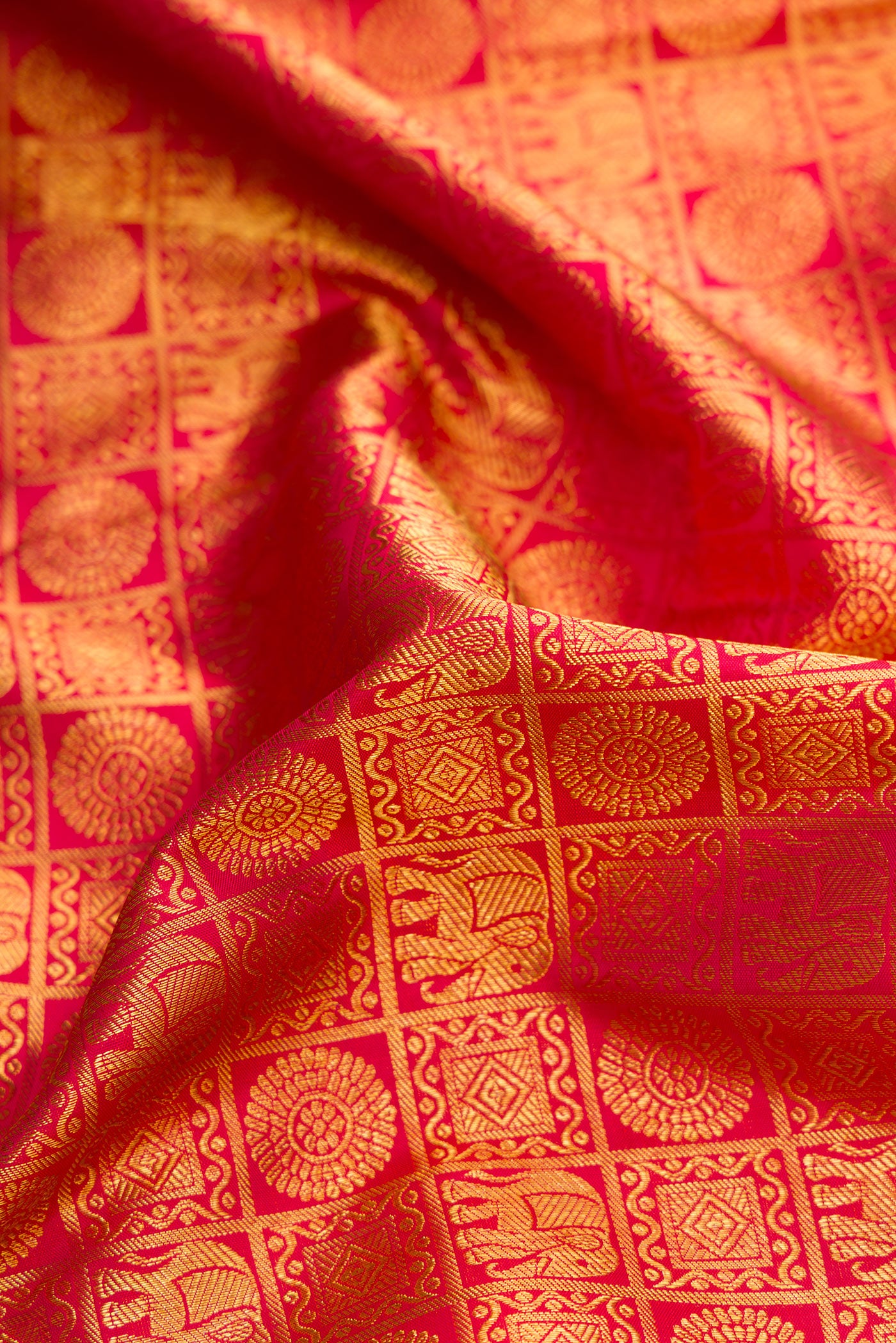 Close up of Dark Pink Dual Tone Kanchipuram Silk Saree with Zari Brocade on the body and Zari Border.  displaying folds