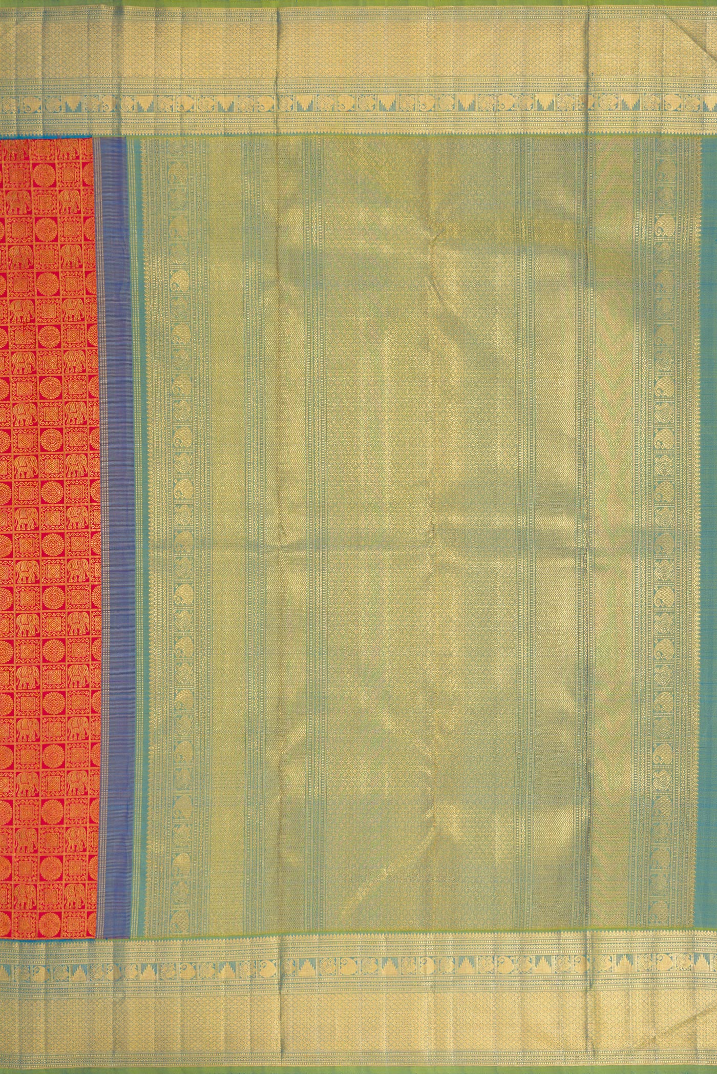 Close up image of the pallu of Dark Pink Dual Tone Kanchipuram Silk Saree with Zari Brocade on the body and Zari Border. 