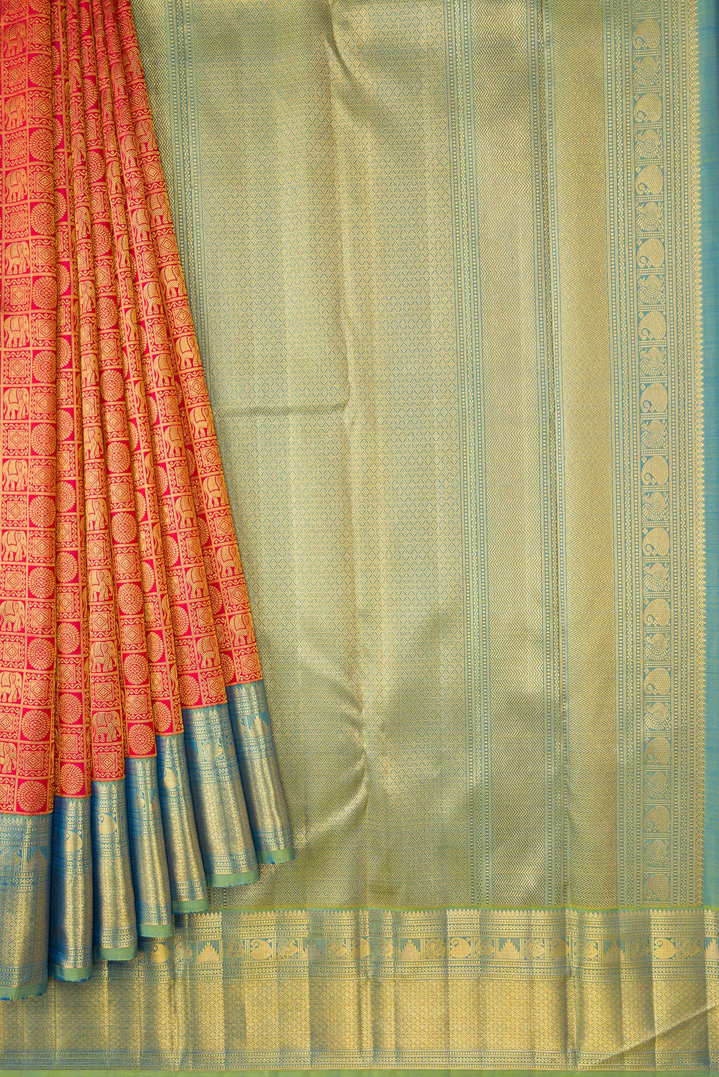 Pleats and pallu of Dark Pink Dual Tone Kanchipuram Silk Saree with Zari Brocade on the body and Zari Border. 