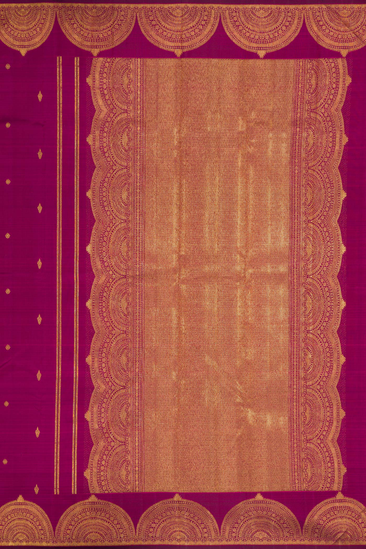 Close up image of the pallu of Magenta Dual Tone Kanjivaram Silk Saree with Zari Butta on the body and Fancy Border. 
