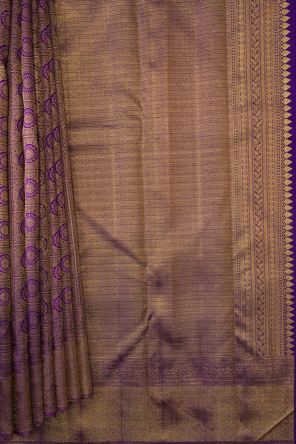 Pleats and pallu of Violet Dual Tone Kanchipuram Silk Saree with Zari Brocade on the body and Zari Border. 