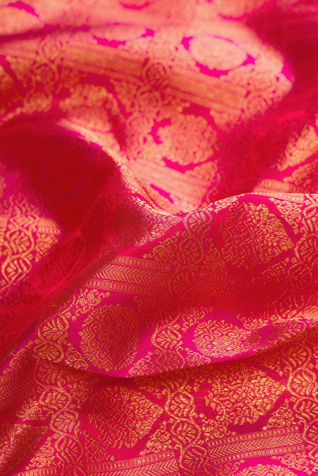 Close up of Dark Pink Dual Tone Kanchipuram Silk Saree with Zari Brocade on the body and Zari Border.  displaying folds