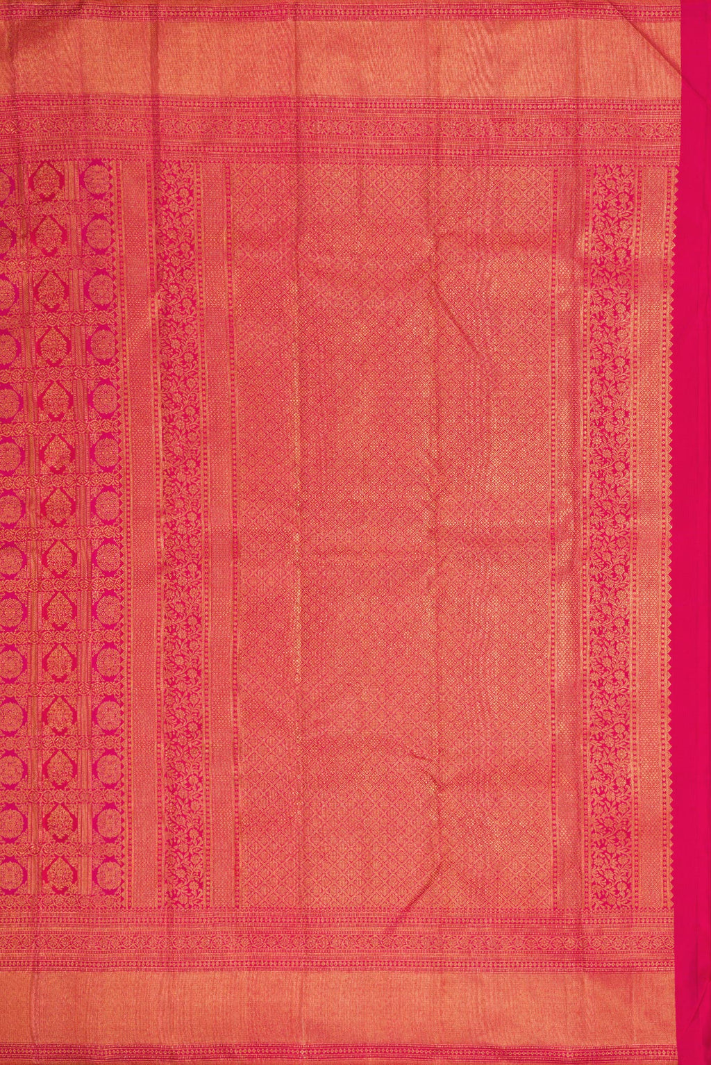 Close up image of the pallu of Dark Pink Dual Tone Kanchipuram Silk Saree with Zari Brocade on the body and Zari Border. 