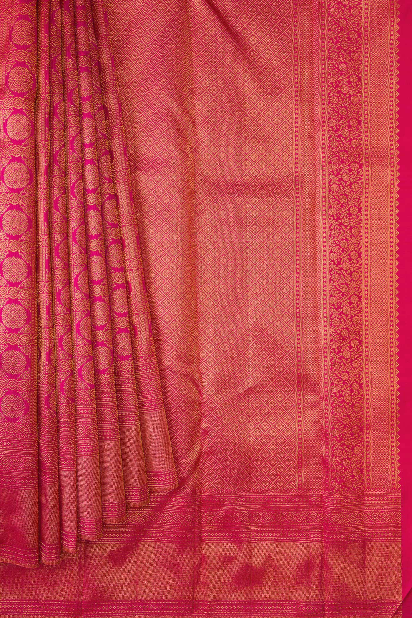 Pleats and pallu of Dark Pink Dual Tone Kanchipuram Silk Saree with Zari Brocade on the body and Zari Border. 