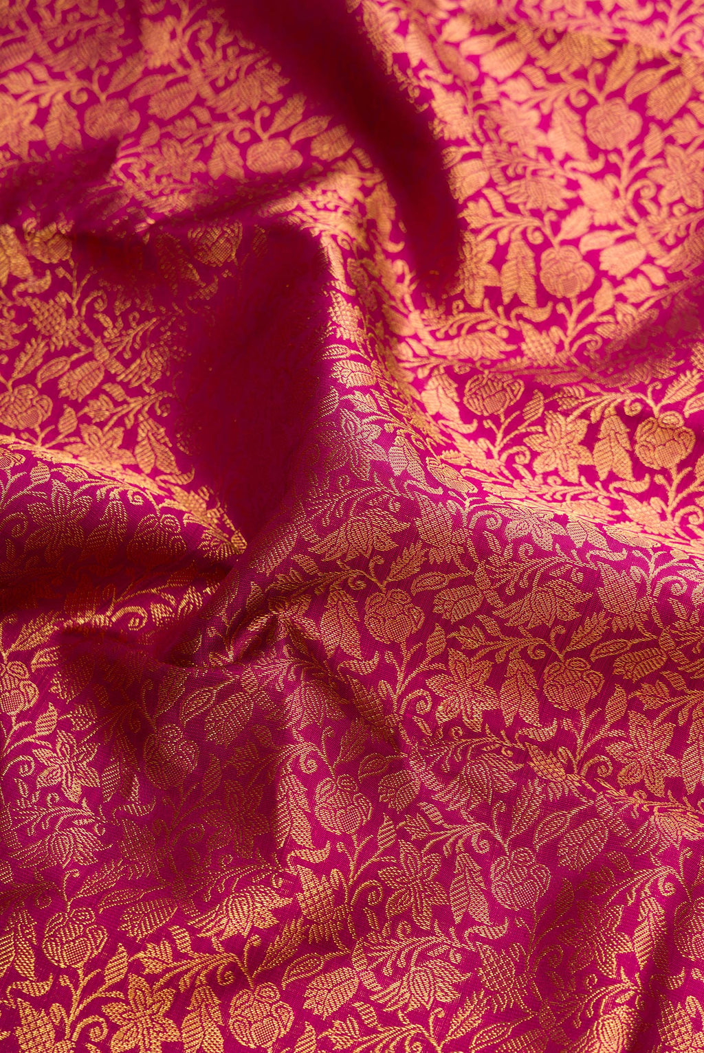 Close up of Purple Dual Tone Kanchipuram Silk Saree with Zari Brocade on the body and Zari Border.  displaying folds