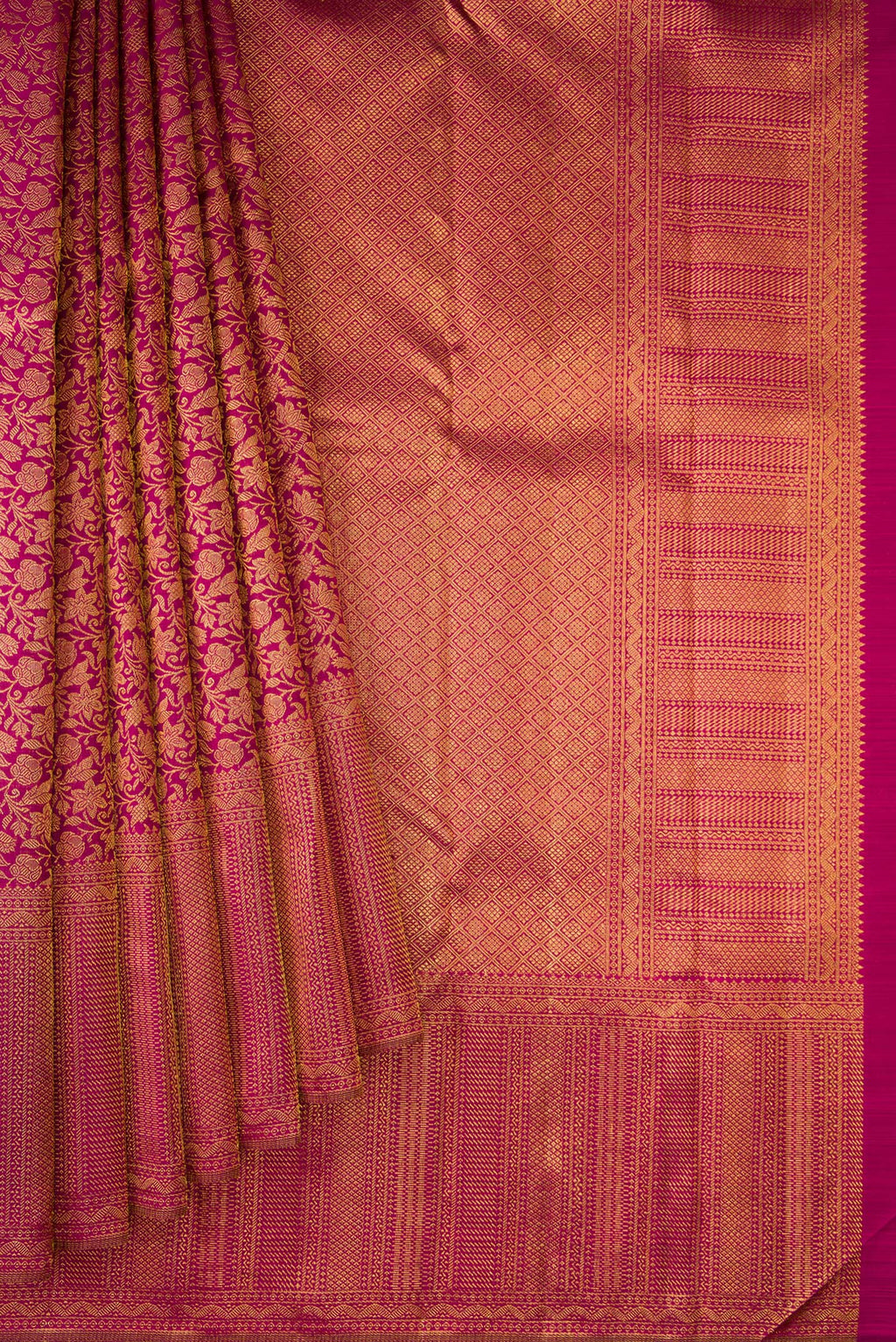 Pleats and pallu of Purple Dual Tone Kanchipuram Silk Saree with Zari Brocade on the body and Zari Border. 