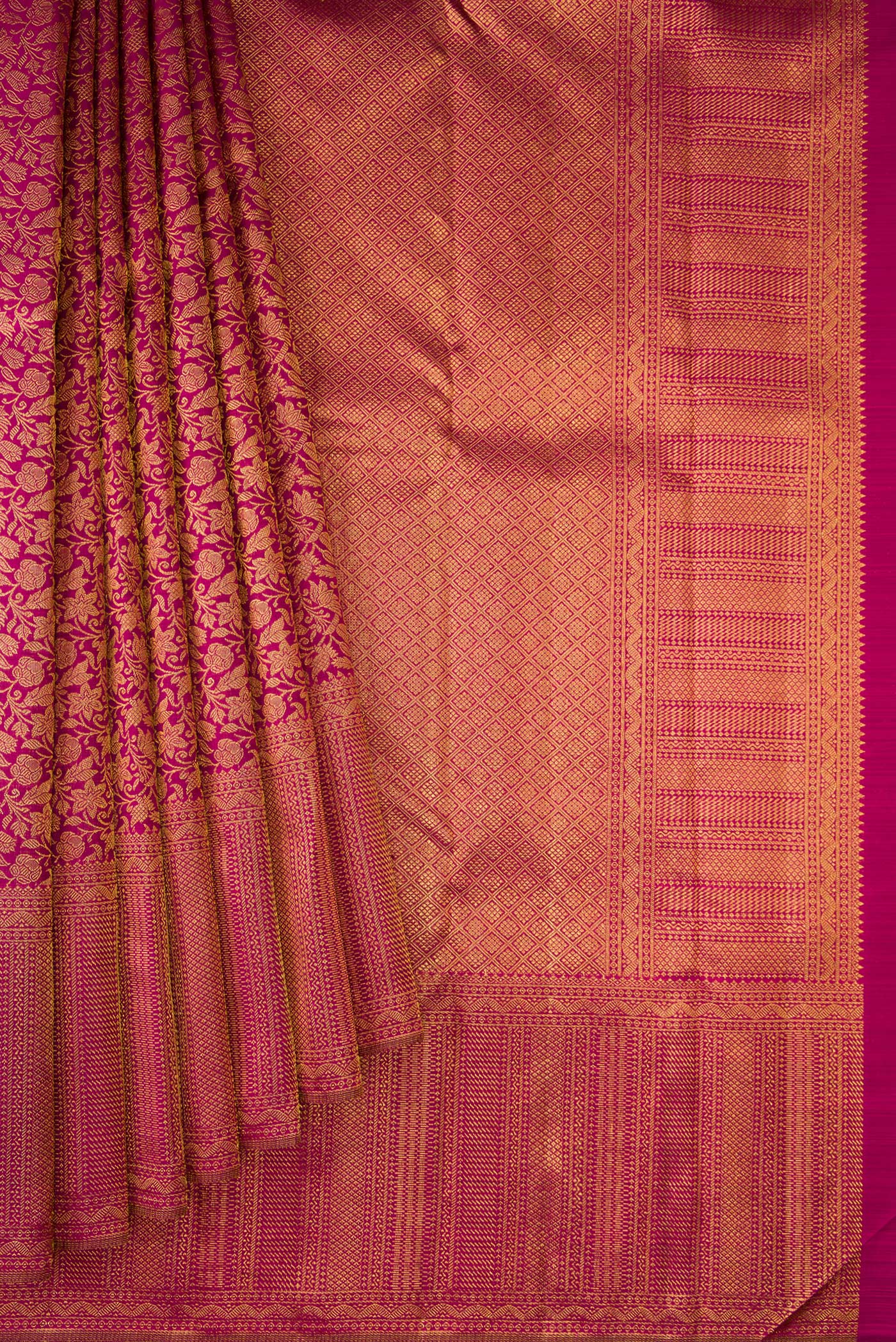 Pleats and pallu of Purple Dual Tone Kanchipuram Silk Saree with Zari Brocade on the body and Zari Border. 