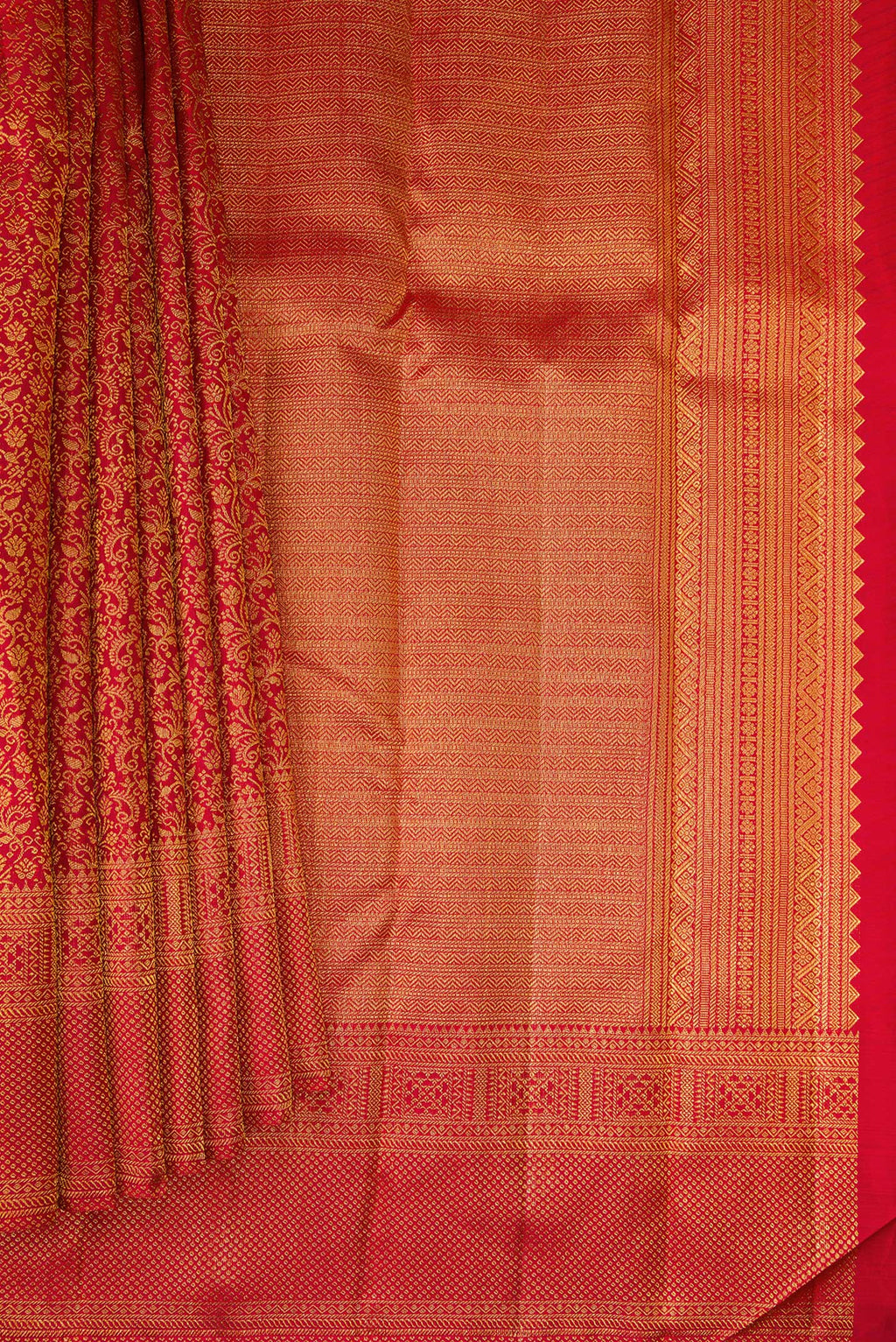 Pleats and pallu of Red Dual Tone Kanchipuram Silk Saree with Zari Brocade on the body and Zari Border. 