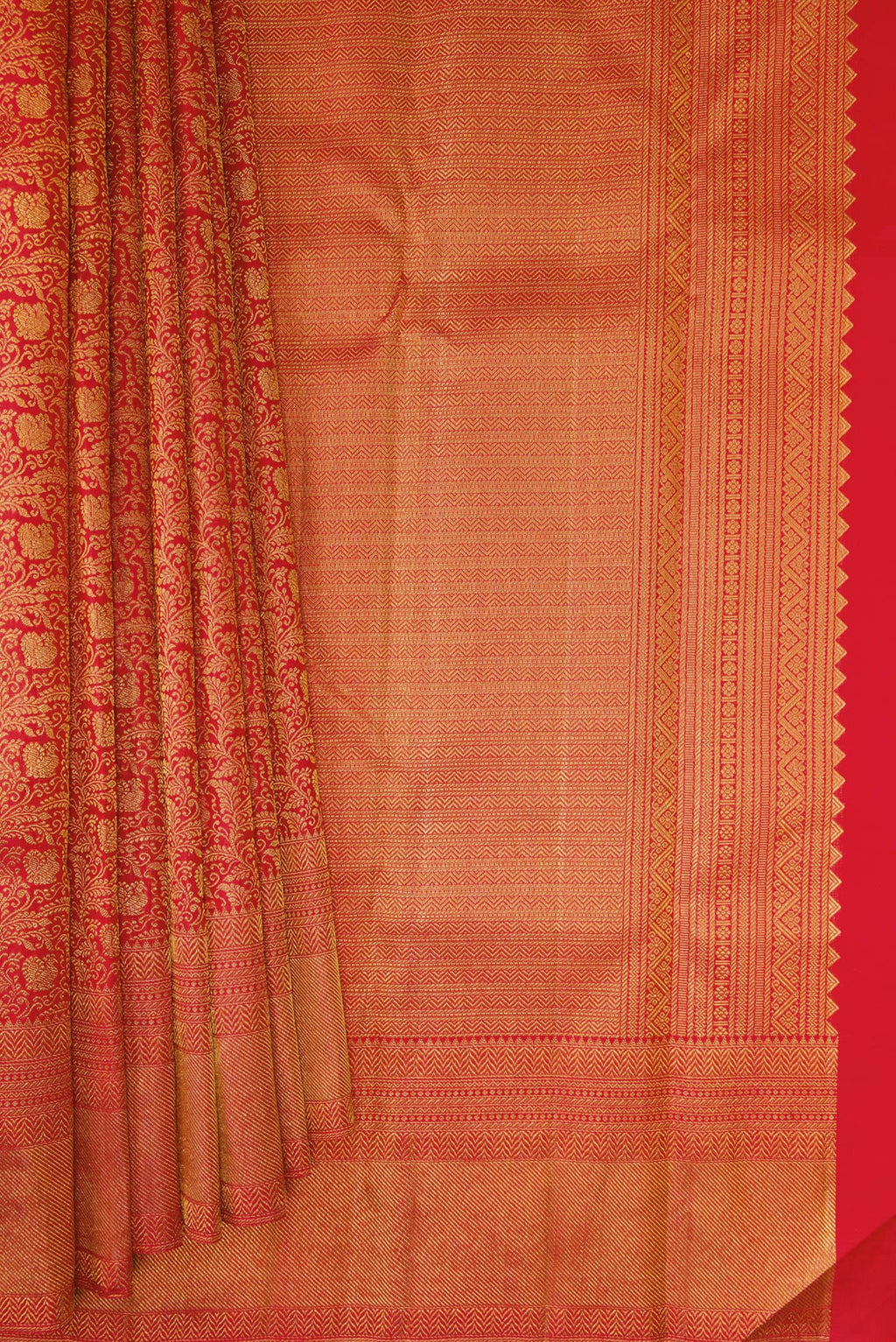 Pleats and pallu of Red Dual Tone Kanchipuram Silk Saree with Zari Brocade on the body and Zari Border. 