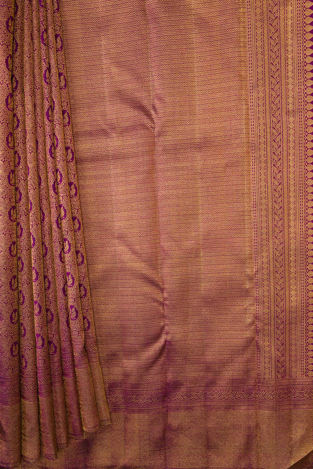 Pleats and pallu of Purple Dual Tone Kanchipuram Silk Saree with Zari Brocade on the body and Zari Border. 
