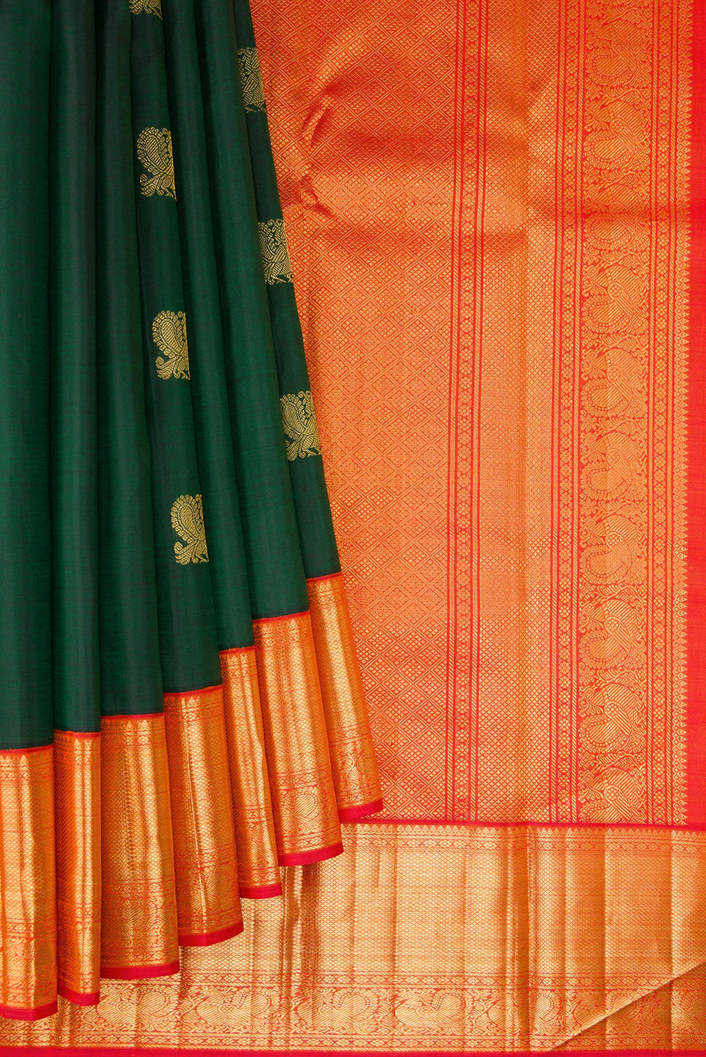 Pleats and pallu of Green Dual Tone Kanchipuram Silk Saree with Zari Butta on the body and Zari Border. 