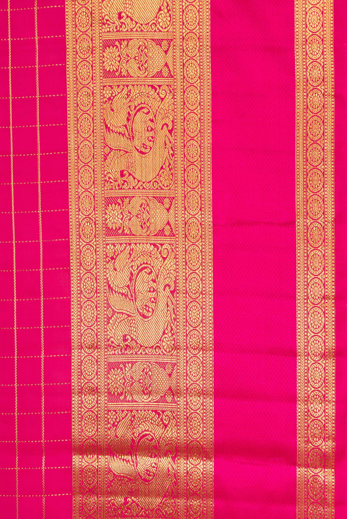 Border image of Pink Dual Tone Kanchipuram Silk Saree with Zari Butta on the body and Zari Border. 