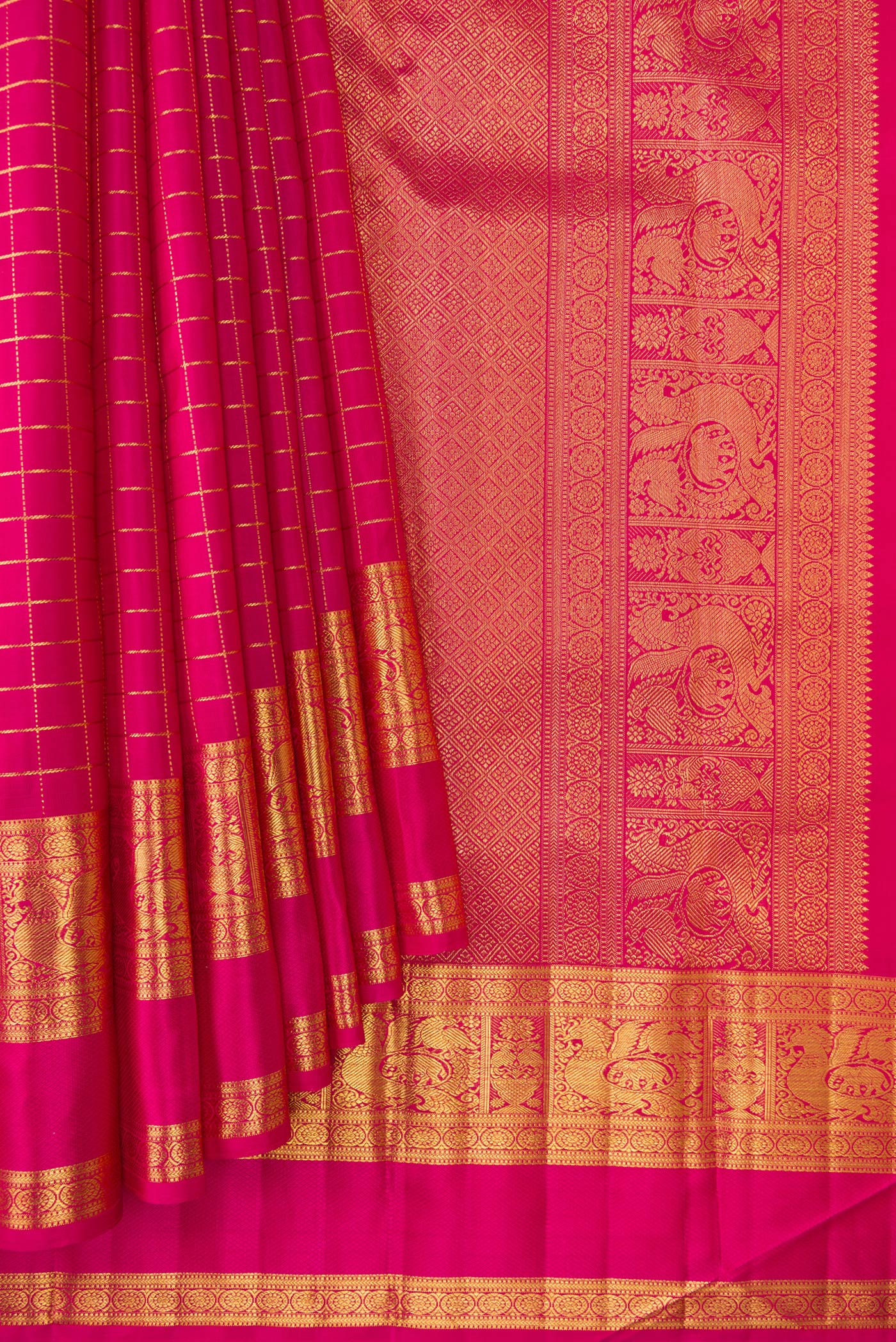 Pleats and pallu of Pink Dual Tone Kanchipuram Silk Saree with Zari Butta on the body and Zari Border. 