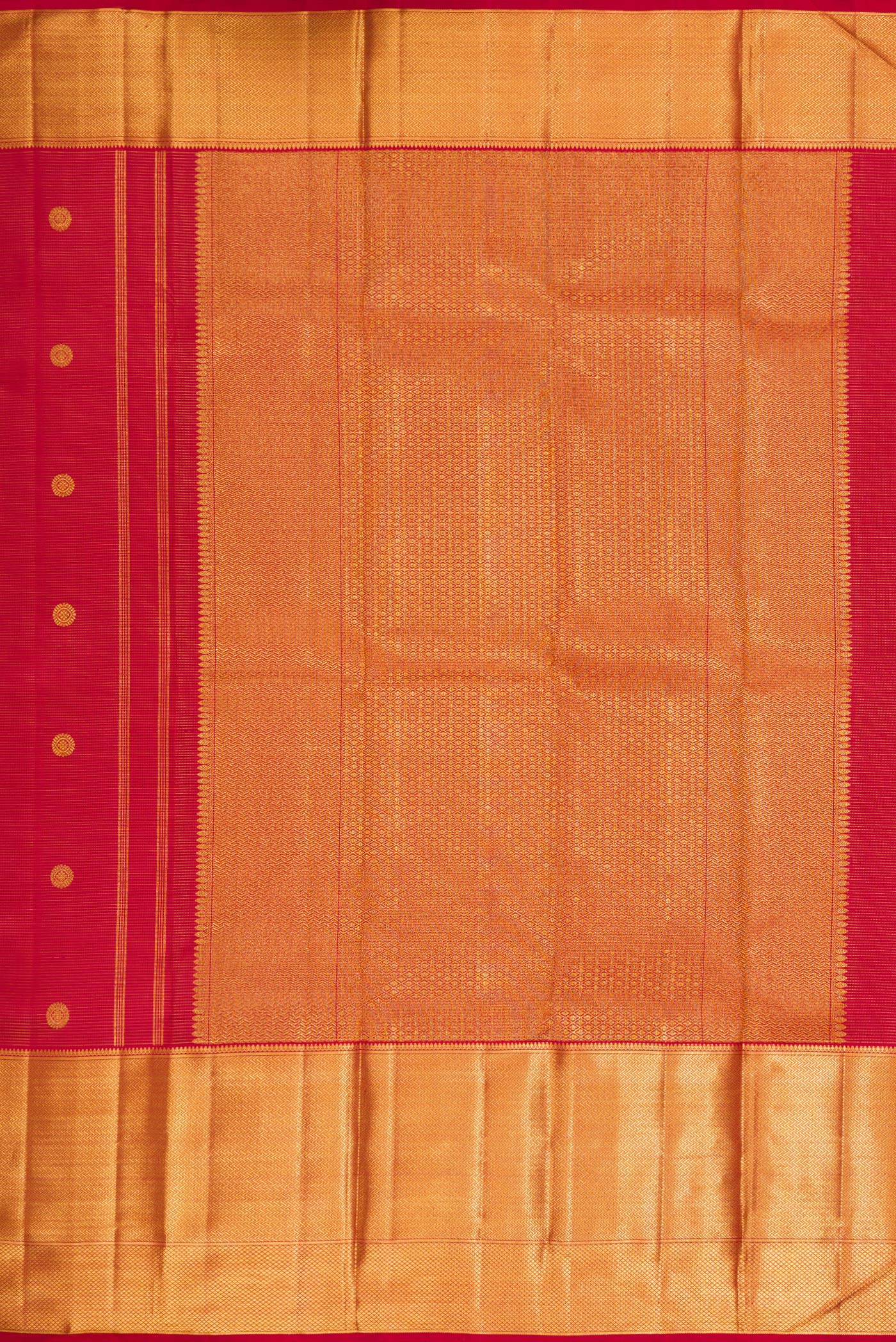 Close up image of the pallu of Maroon Dual Tone Kanchipuram Silk Saree with Zari Butta on the body and Zari Border. 