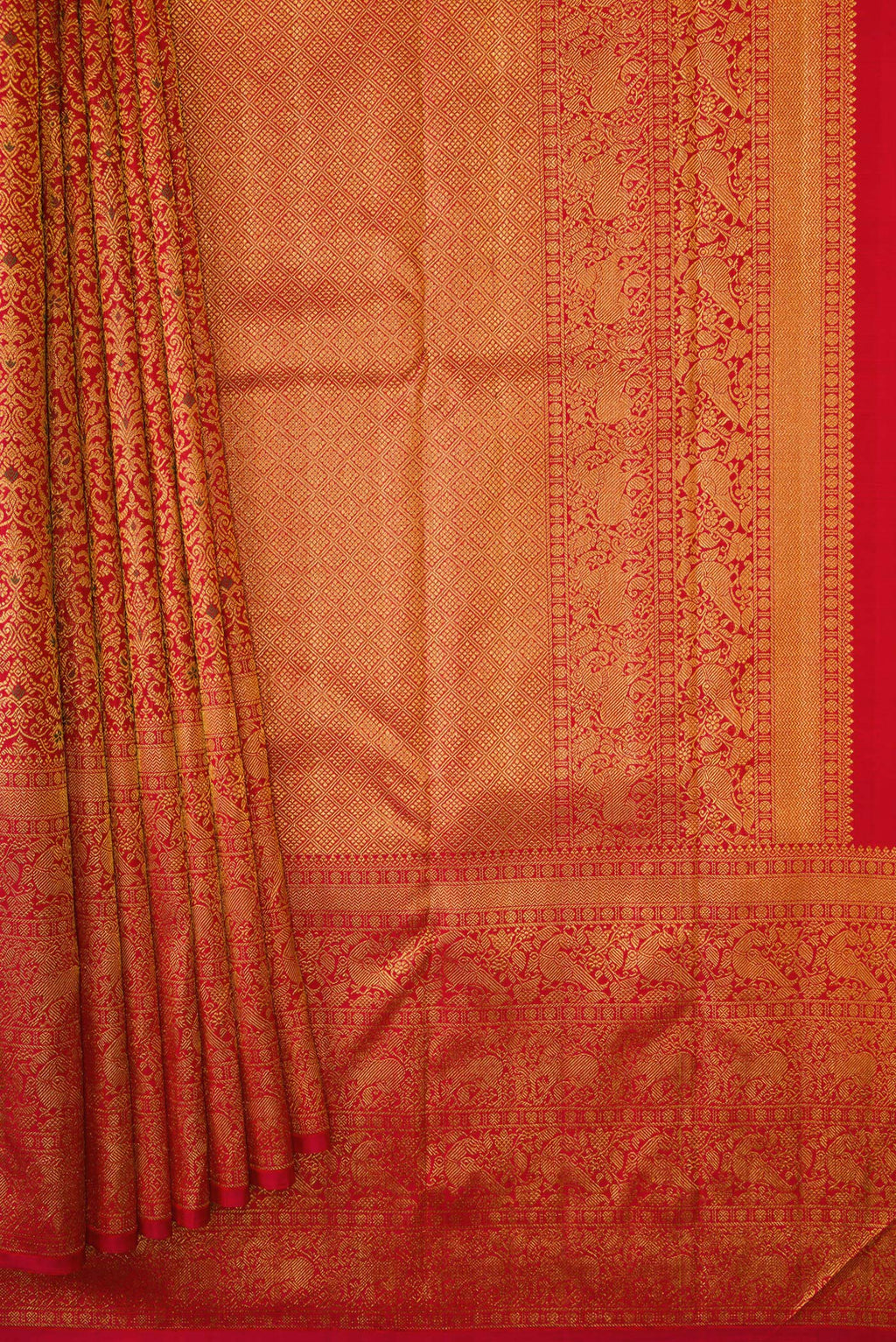 Pleats and pallu of Red Dual Tone Kanchipuram Silk Saree with Zari Brocade on the body and Zari Border. 