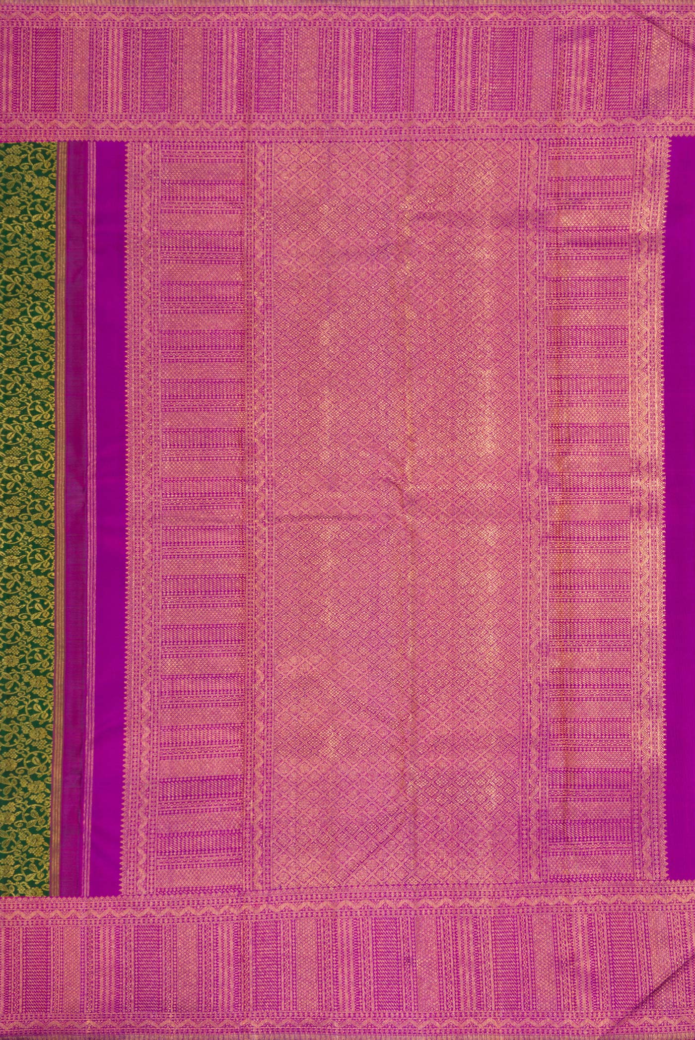 Close up image of the pallu of Bottle Green Dual Tone Kanchipuram Silk Saree with Zari Brocade on the body and Fancy Border. 