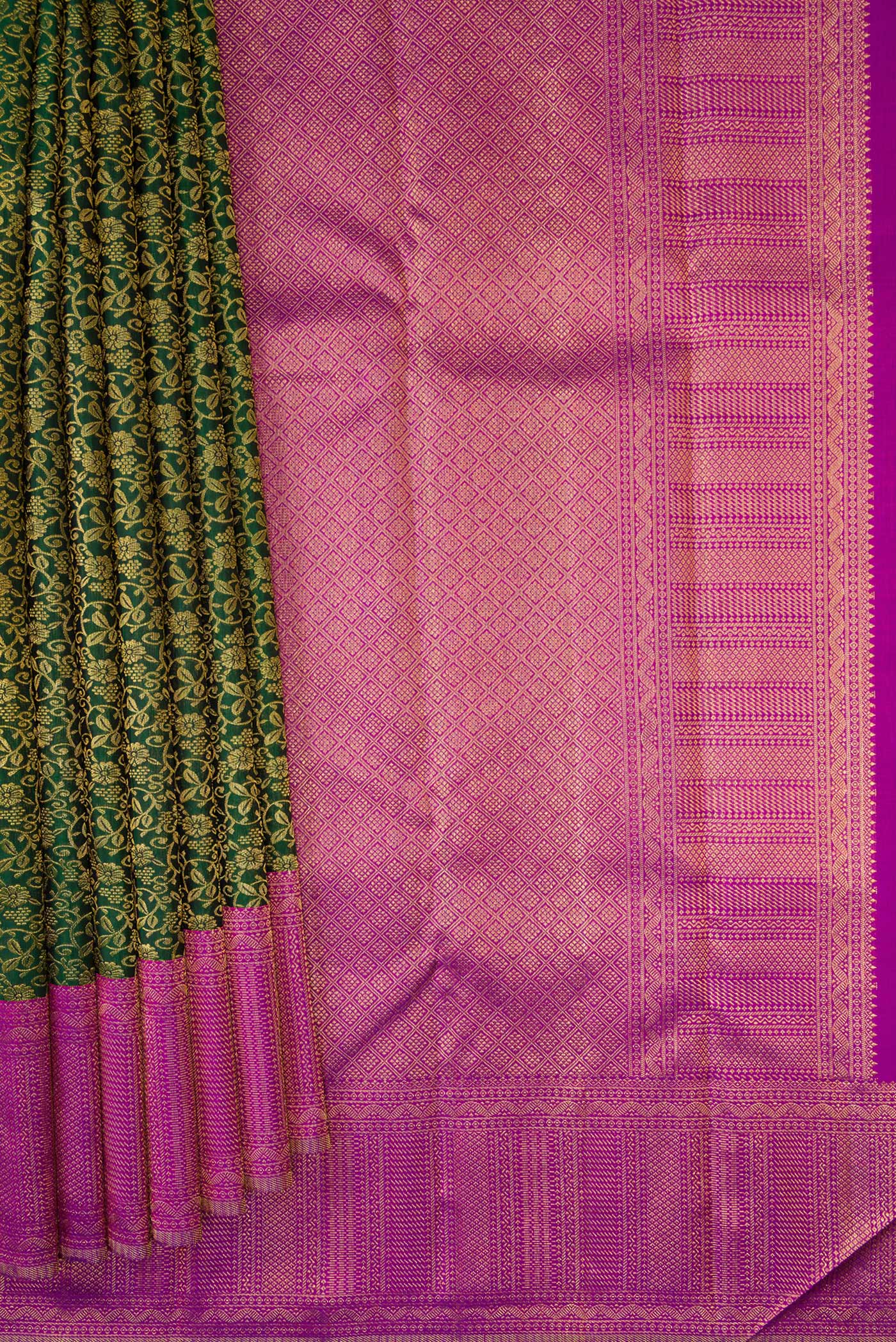 Pleats and pallu of Bottle Green Dual Tone Kanchipuram Silk Saree with Zari Brocade on the body and Fancy Border. 