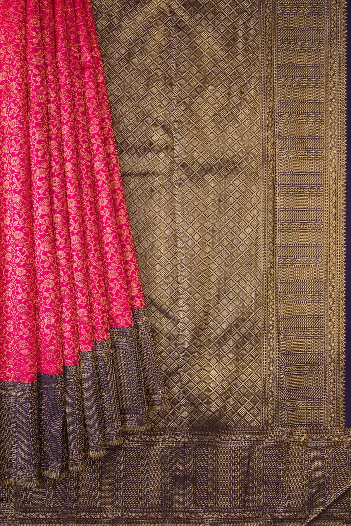 Pleats and pallu of Dark Pink Dual Tone Kanchipuram Silk Saree with Zari Brocade on the body and Zari Border. 