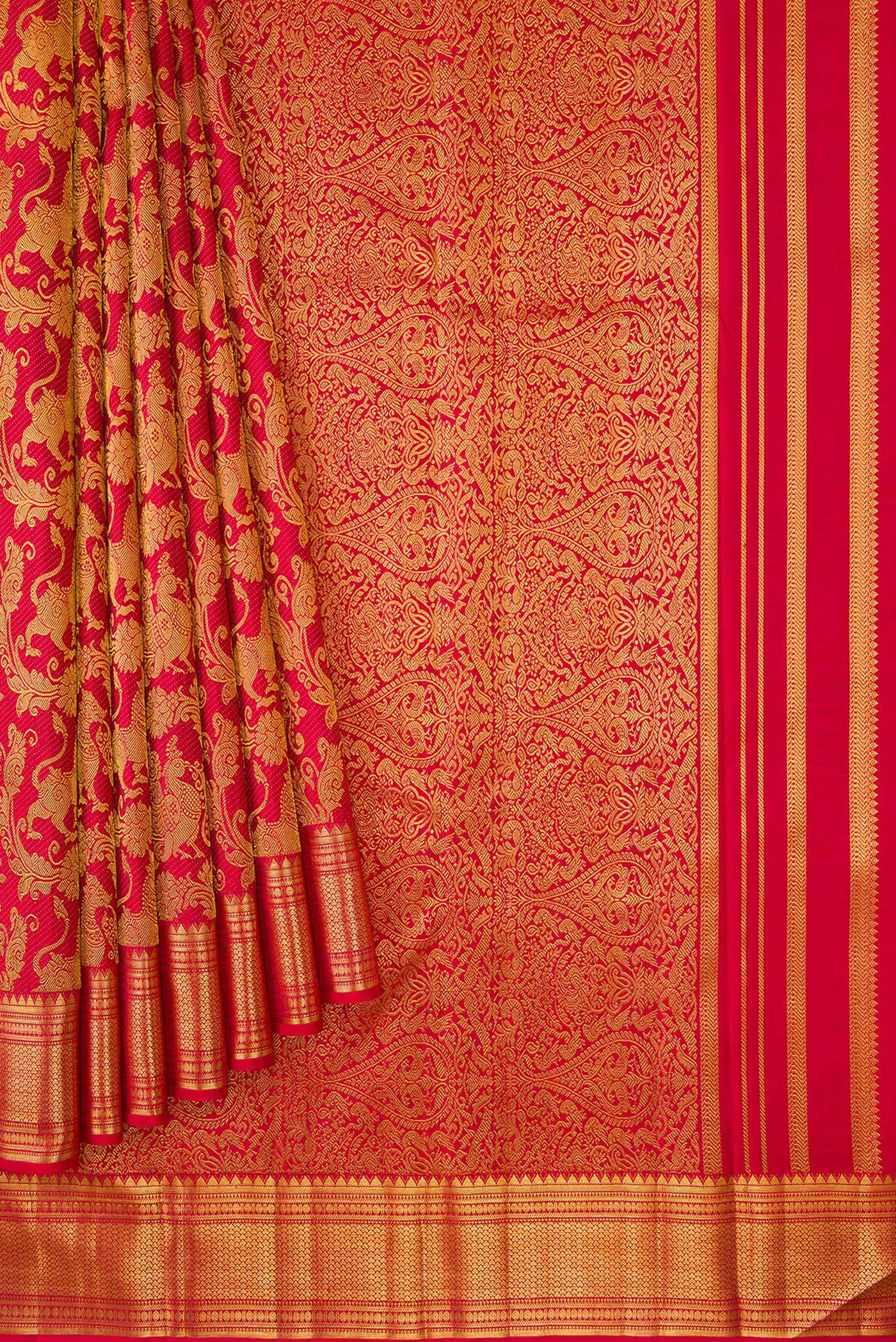 Pleats and pallu of Maroon Dual Tone Kanchipuram Silk Saree with Zari Brocade on the body and Zari Border. 