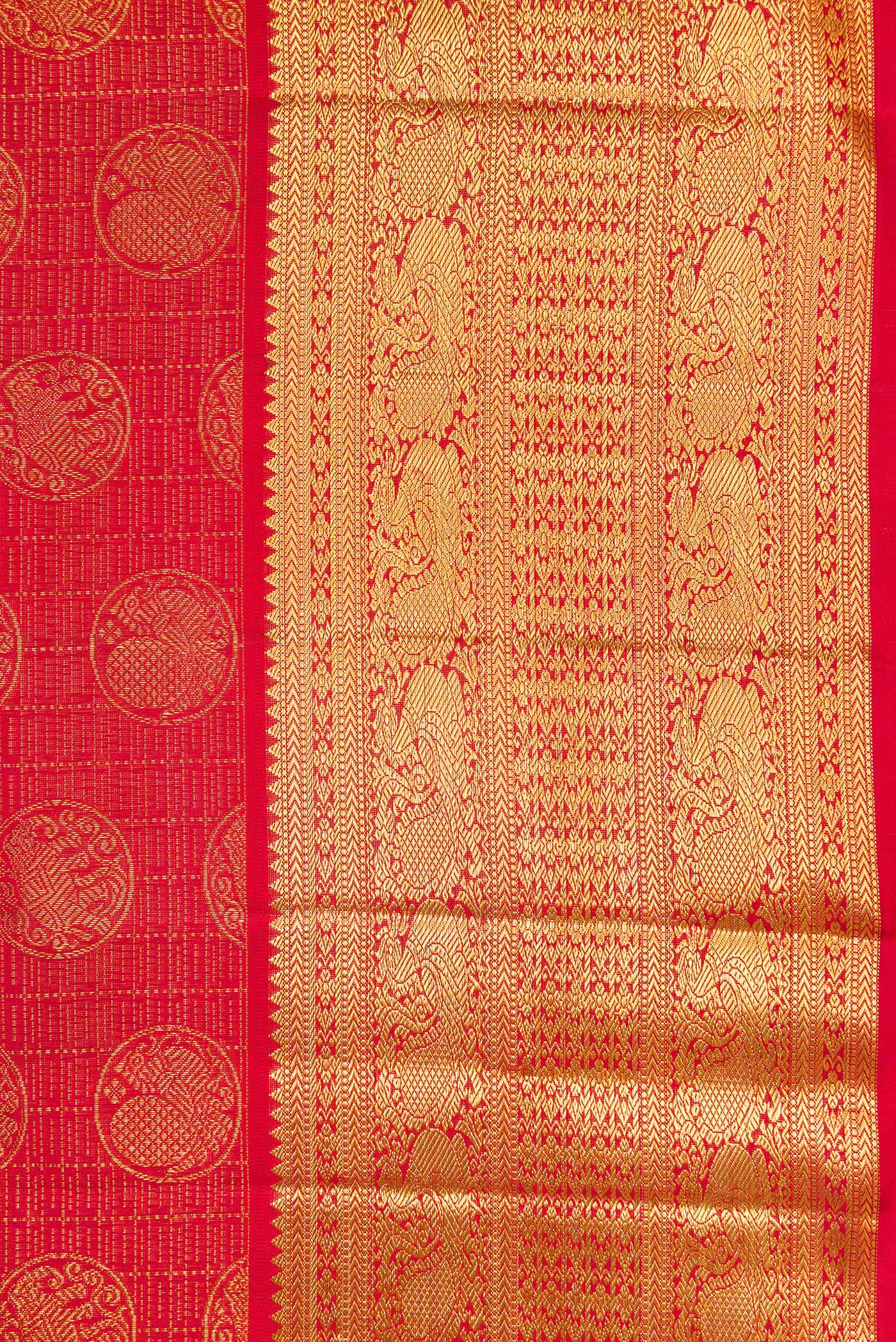 Border image of Maroon Dual Tone Kanchipuram Silk Saree with Zari Brocade on the body and Zari Border. 