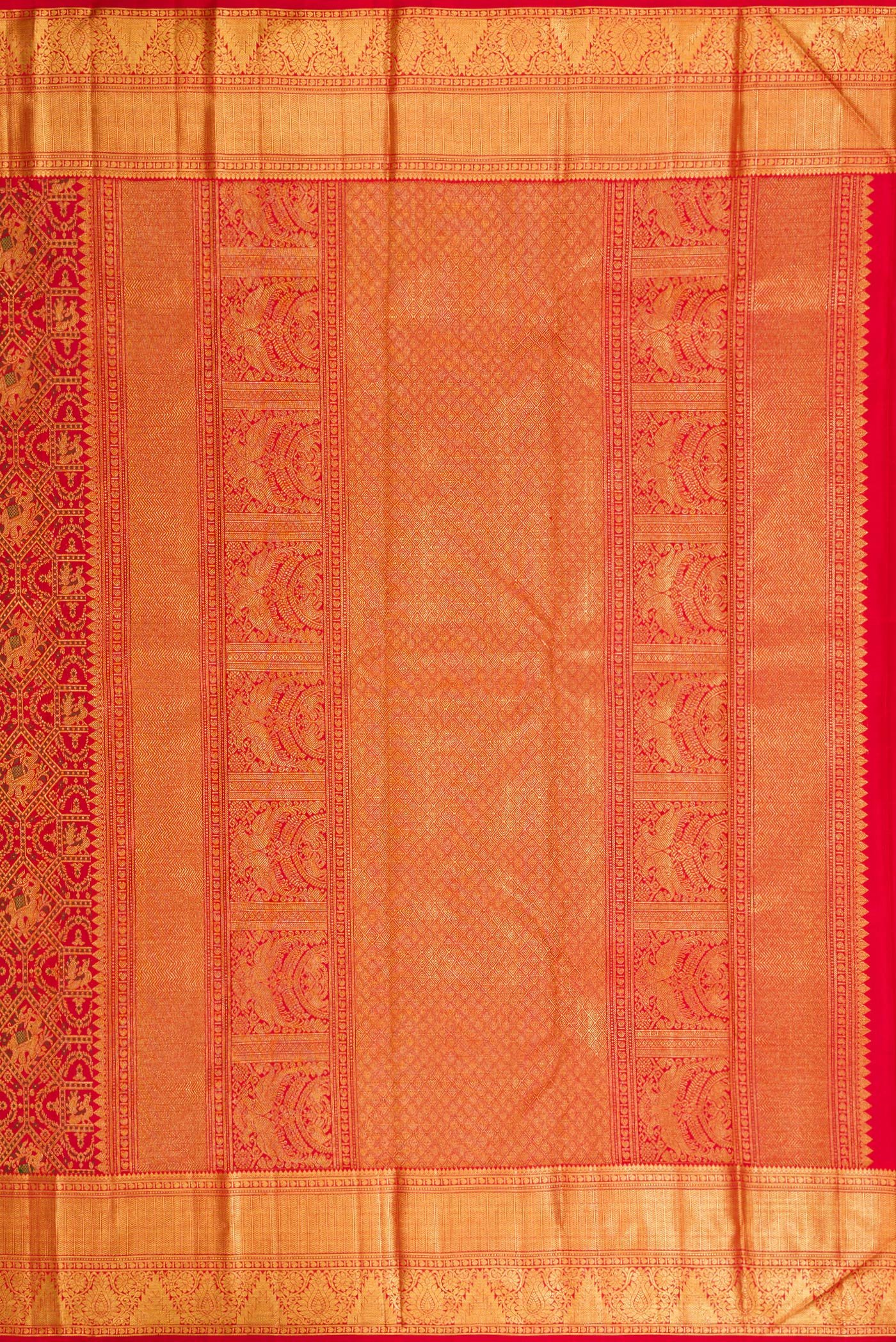Close up image of the pallu of Red Dual Tone Kanchipuram Silk Saree with Zari Brocade on the body and Zari Border. 
