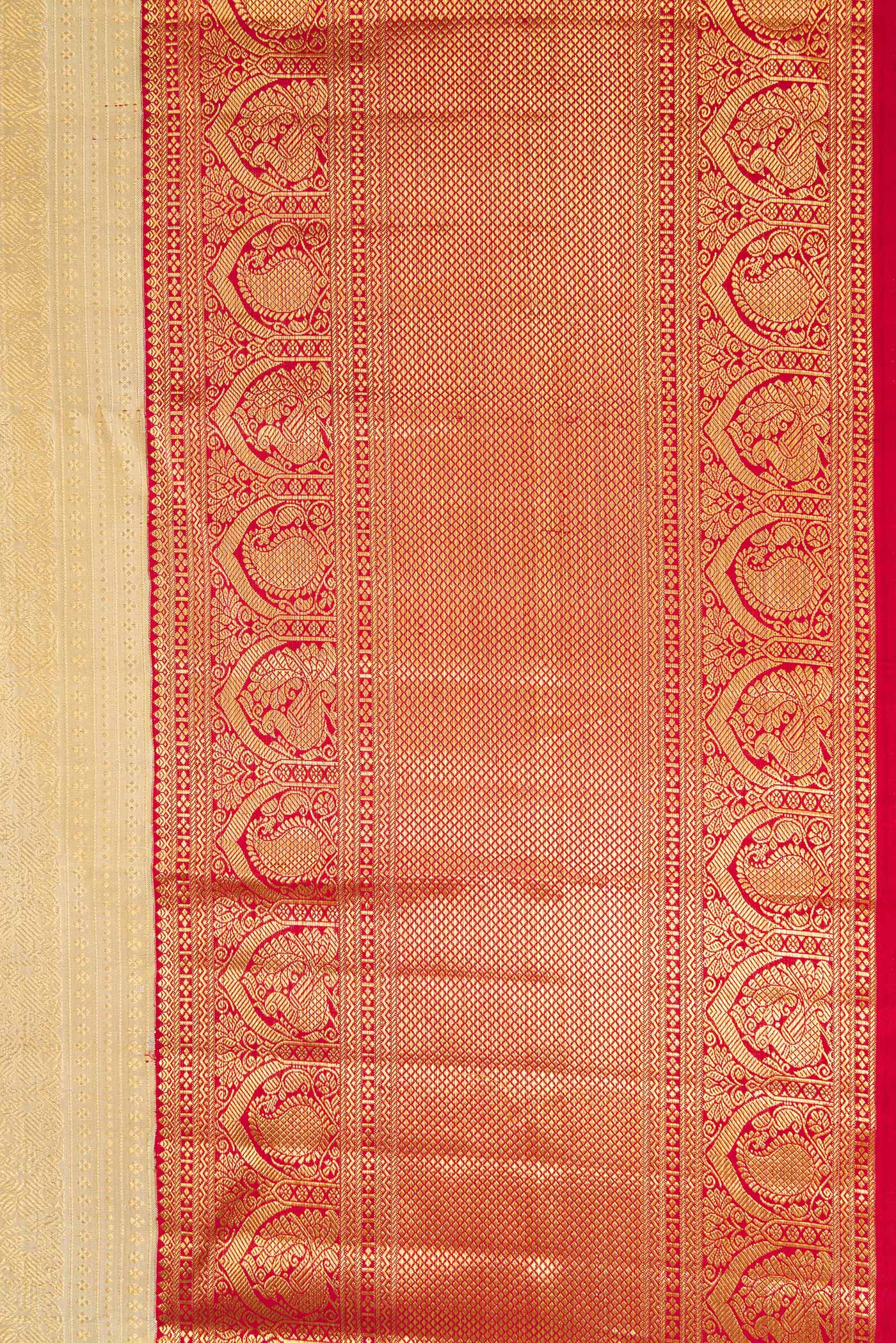 Border image of Beige Dual Tone Kanchipuram Silk Saree with Zari Brocade on the body and Zari Border. 
