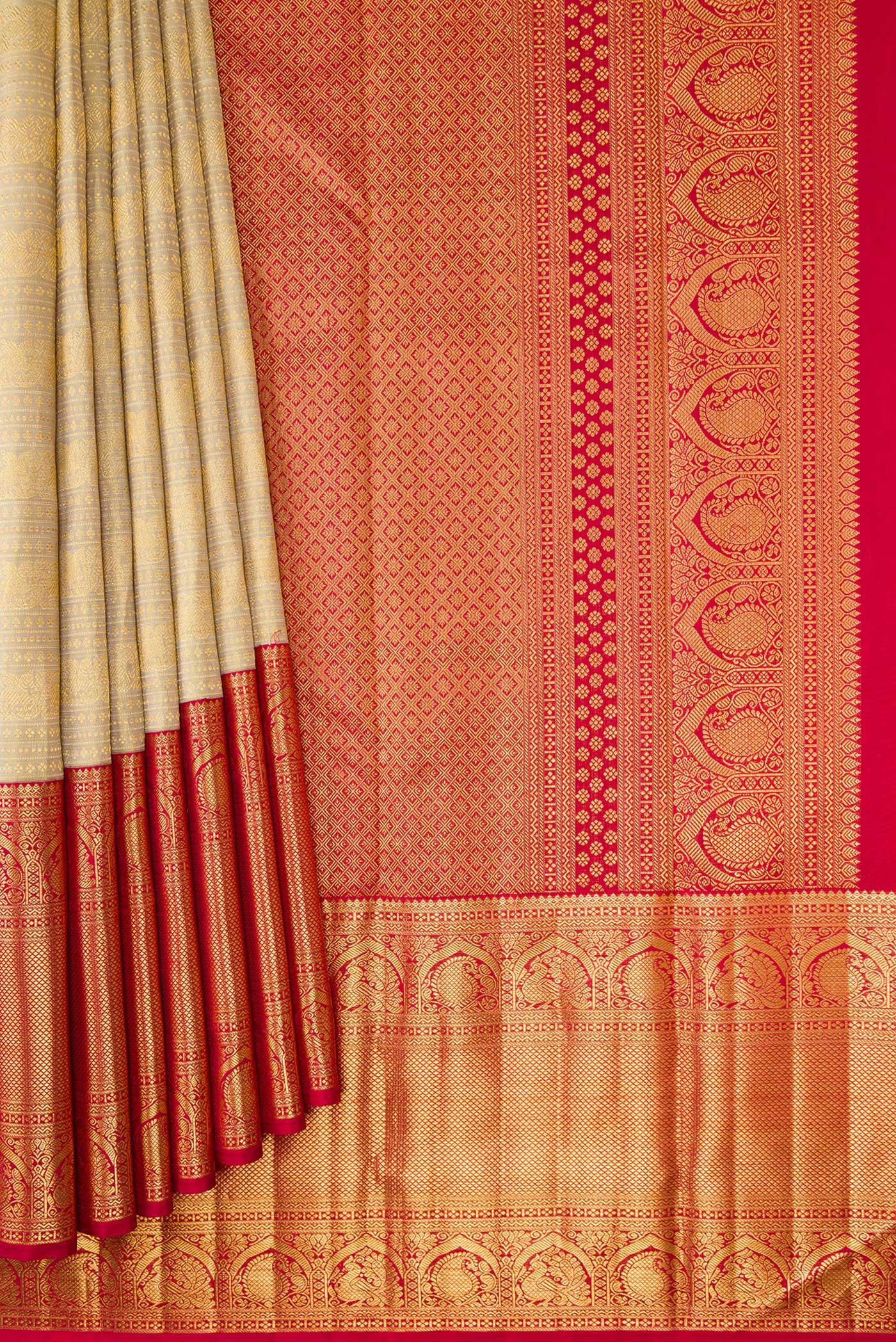 Pleats and pallu of Beige Dual Tone Kanchipuram Silk Saree with Zari Brocade on the body and Zari Border. 
