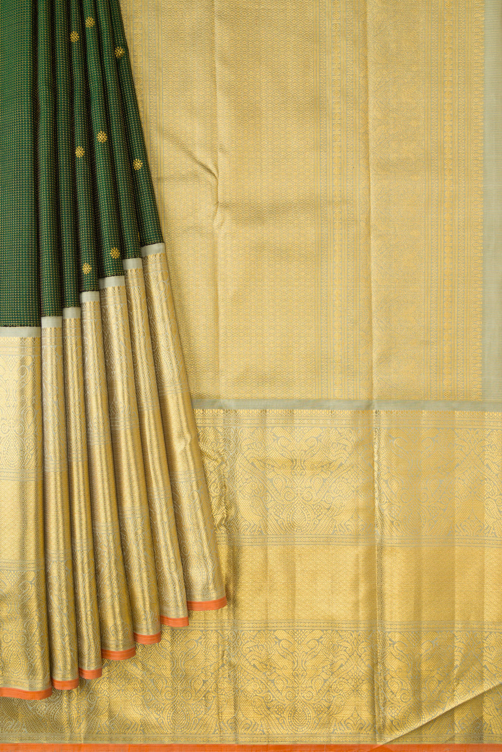 Pleats and pallu of Green Dual Tone Kanchipuram Silk Saree with Zari Brocade on the body and Zari Border. 