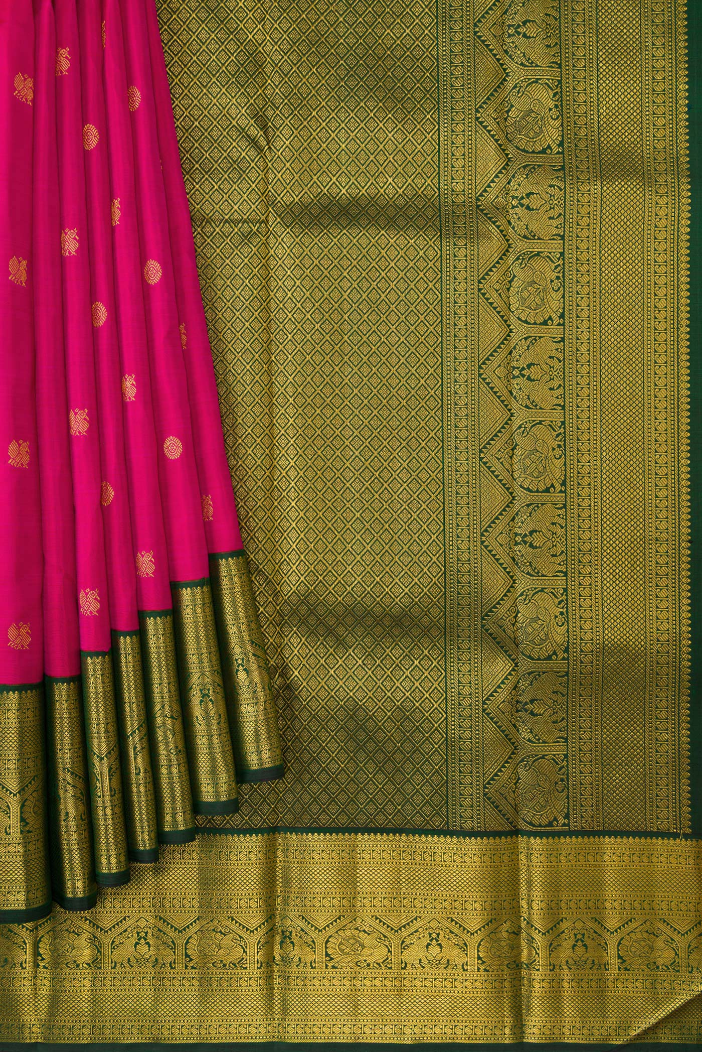 Pleats and pallu of Pink Dual Tone Kanchipuram Silk Saree with Zari Butta on the body and Zari Border. 