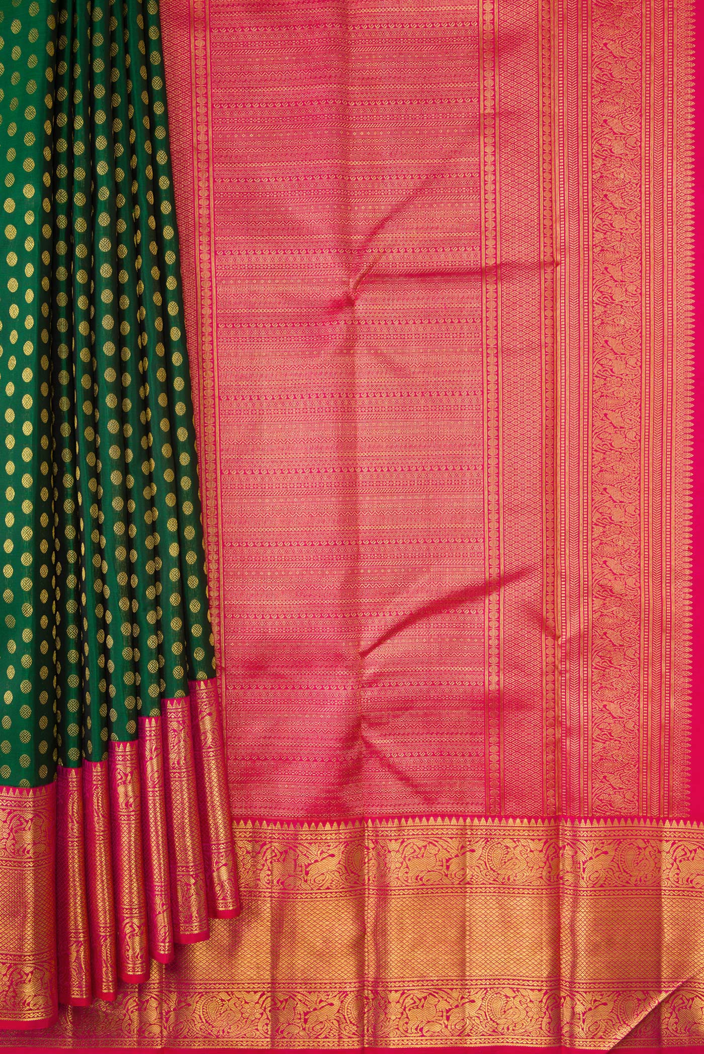 Pleats and pallu of Green Dual Tone Kanchipuram Silk Saree with Zari Brocade on the body and Zari Border. 