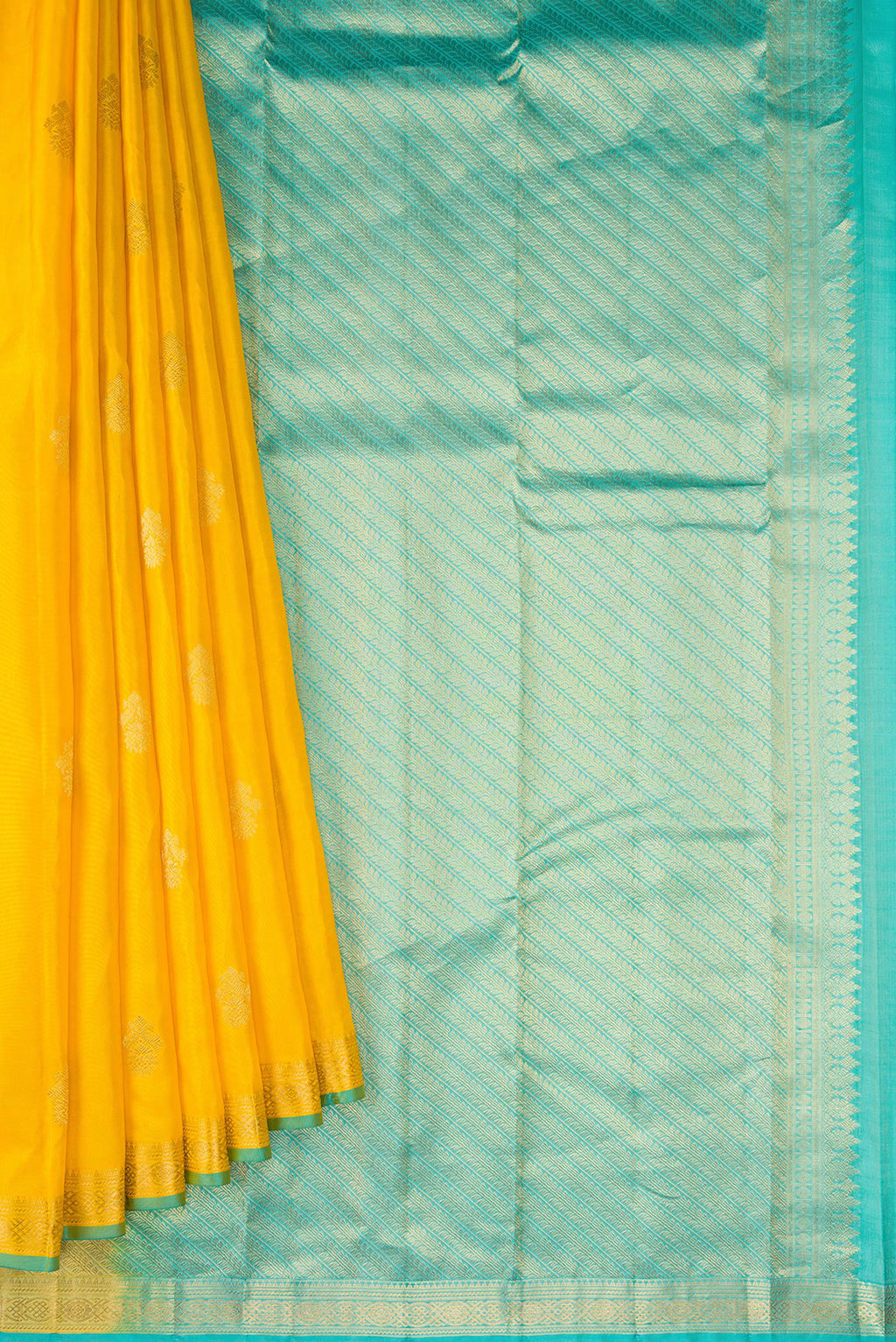 Pleats and pallu of Yellow Dual Tone Kanchipuram Silk Saree with Zari Butta on the body and Zari Border. 