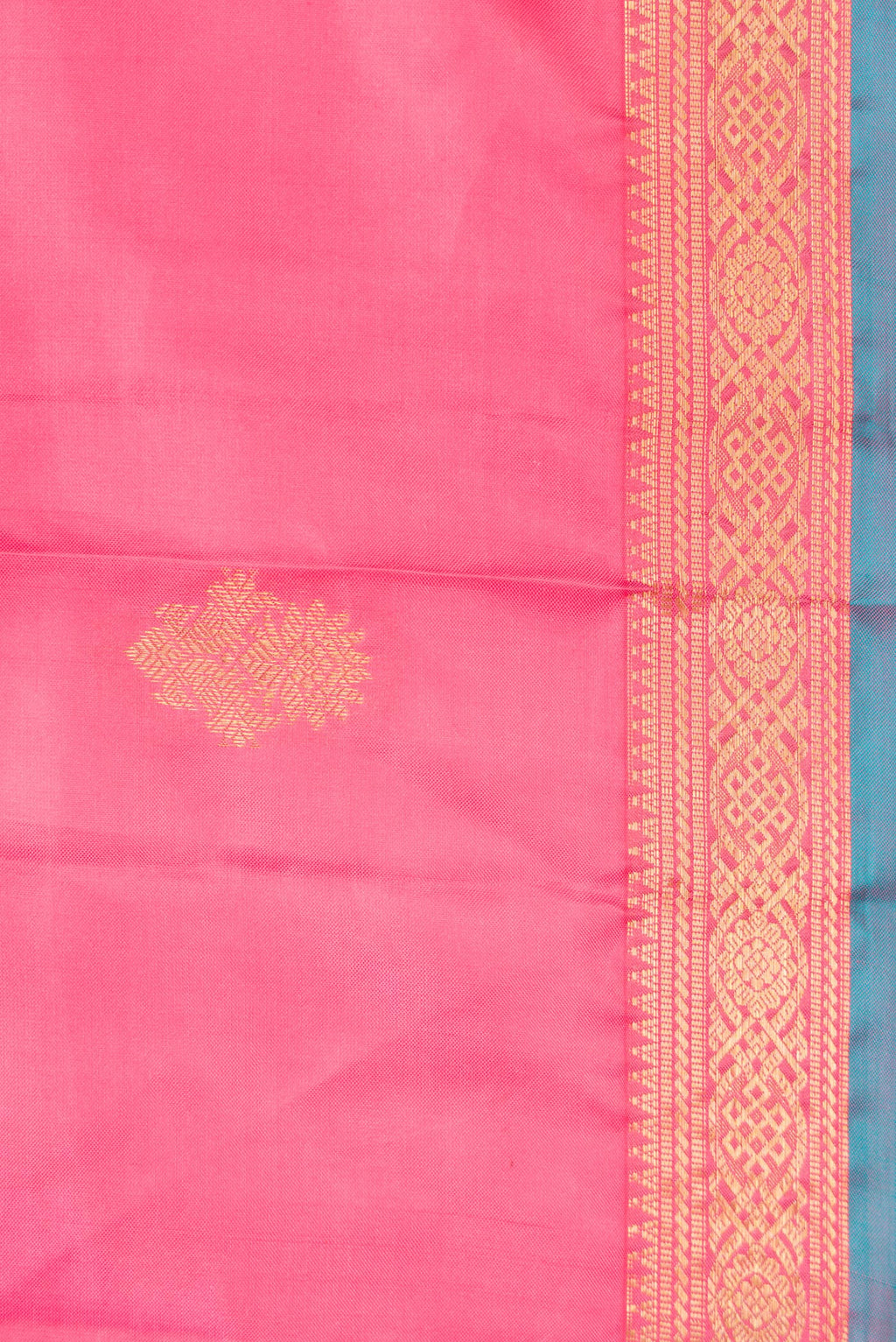 Border image of Pink Dual Tone Kanchipuram Silk Saree with Zari Butta on the body and Zari Border. 