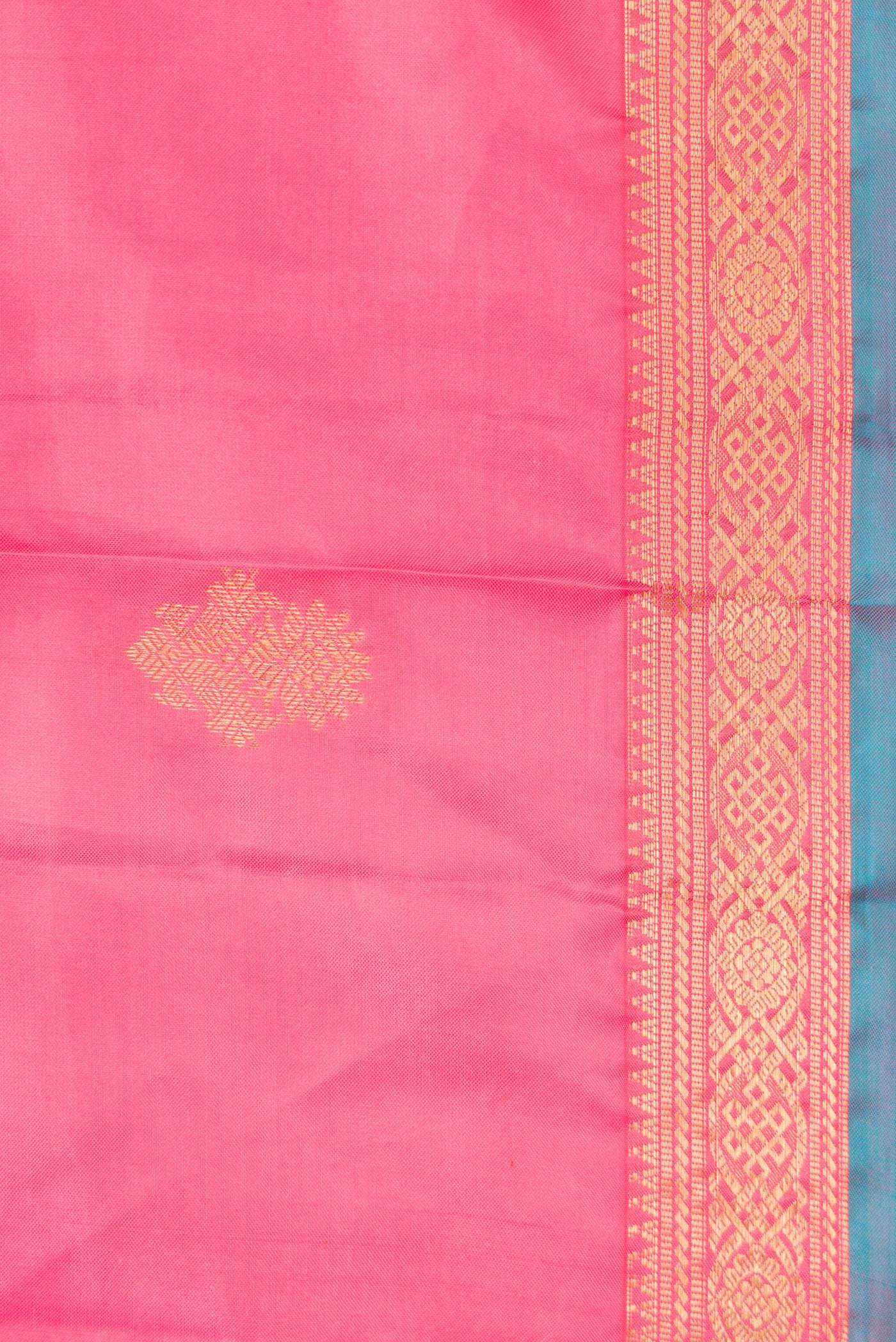 Border image of Pink Dual Tone Kanchipuram Silk Saree with Zari Butta on the body and Zari Border. 