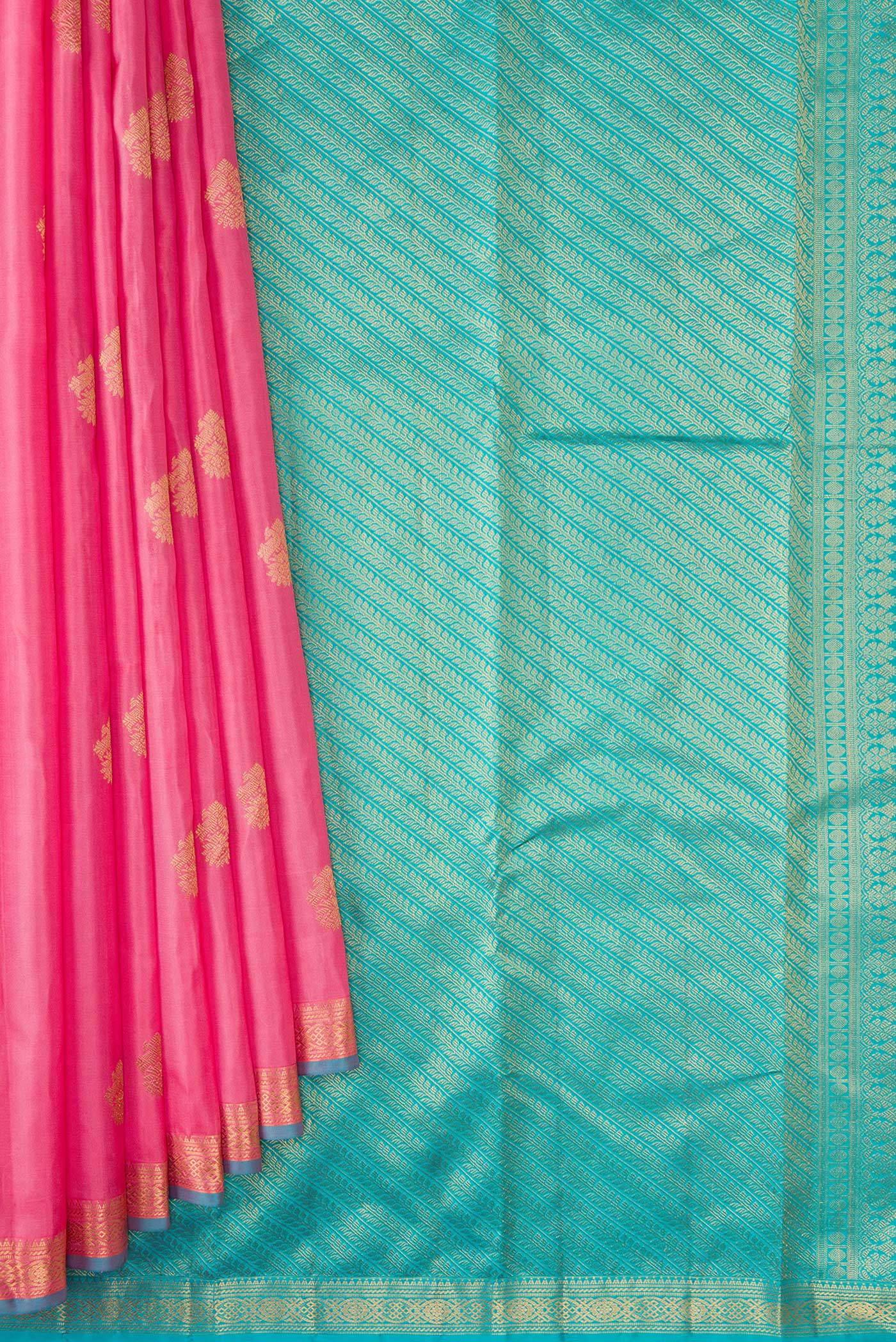 Pleats and pallu of Pink Dual Tone Kanchipuram Silk Saree with Zari Butta on the body and Zari Border. 