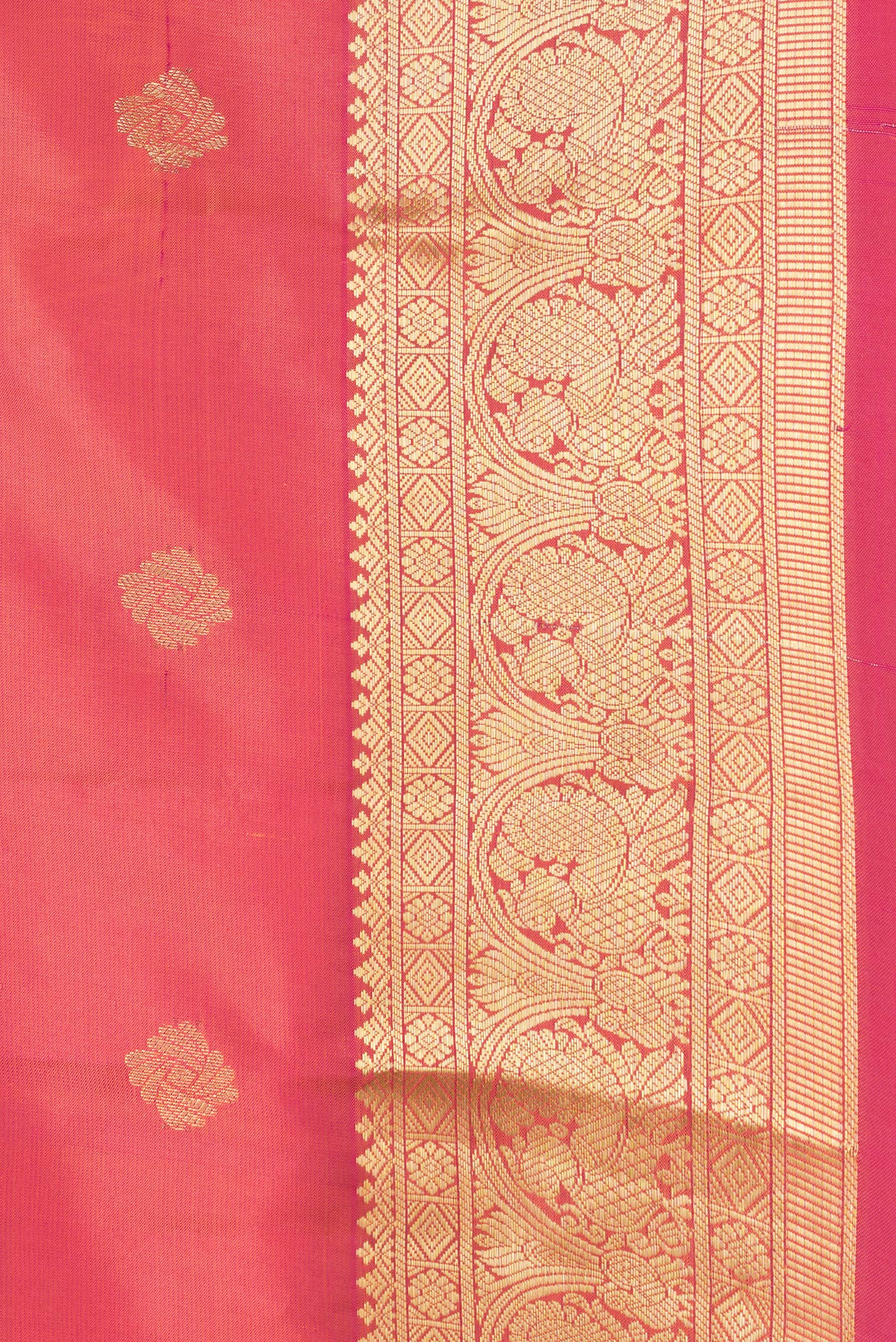 Border image of Pink Dual Tone Kanchipuram Silk Saree with Zari Butta on the body and Zari Border. 