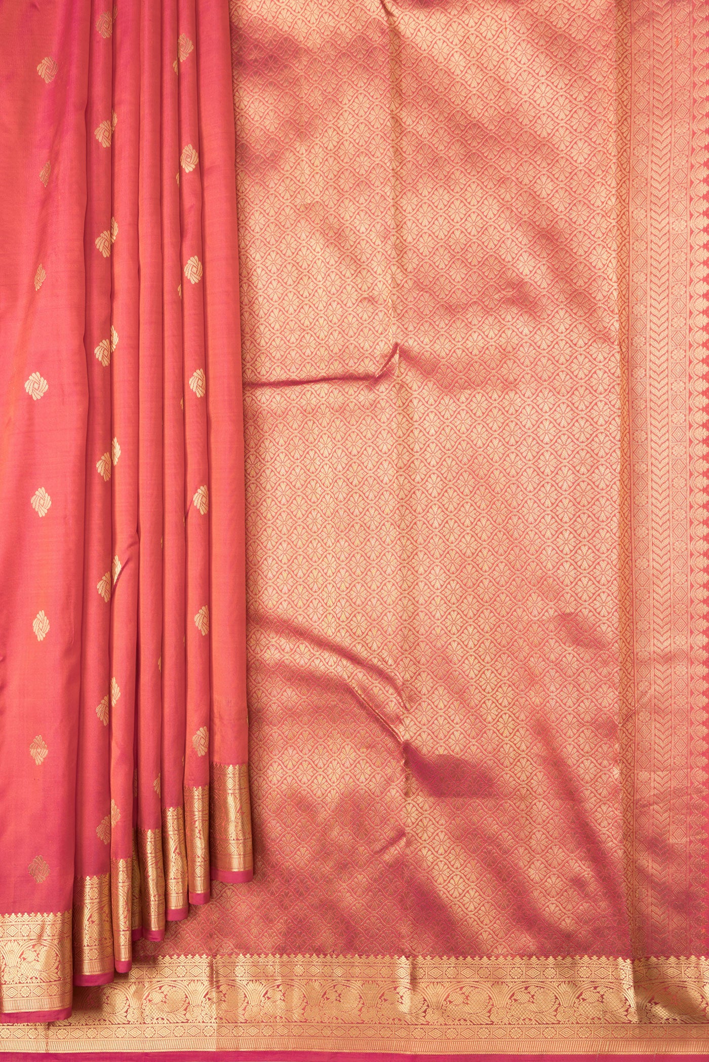 Pleats and pallu of Pink Dual Tone Kanchipuram Silk Saree with Zari Butta on the body and Zari Border. 