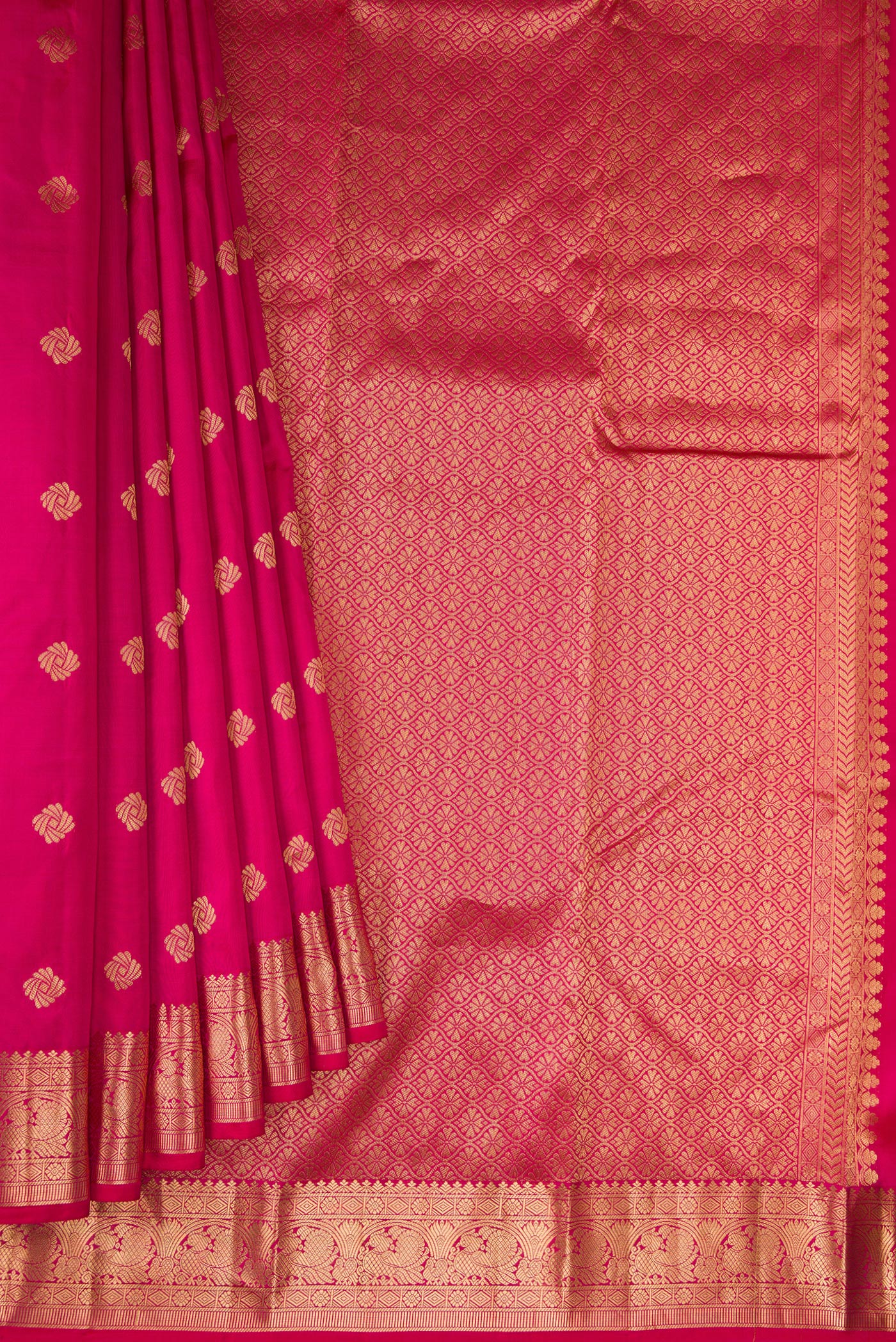 Pleats and pallu of Pink Kanchipuram Silk Saree with Zari Butta on the body and Zari Border. 