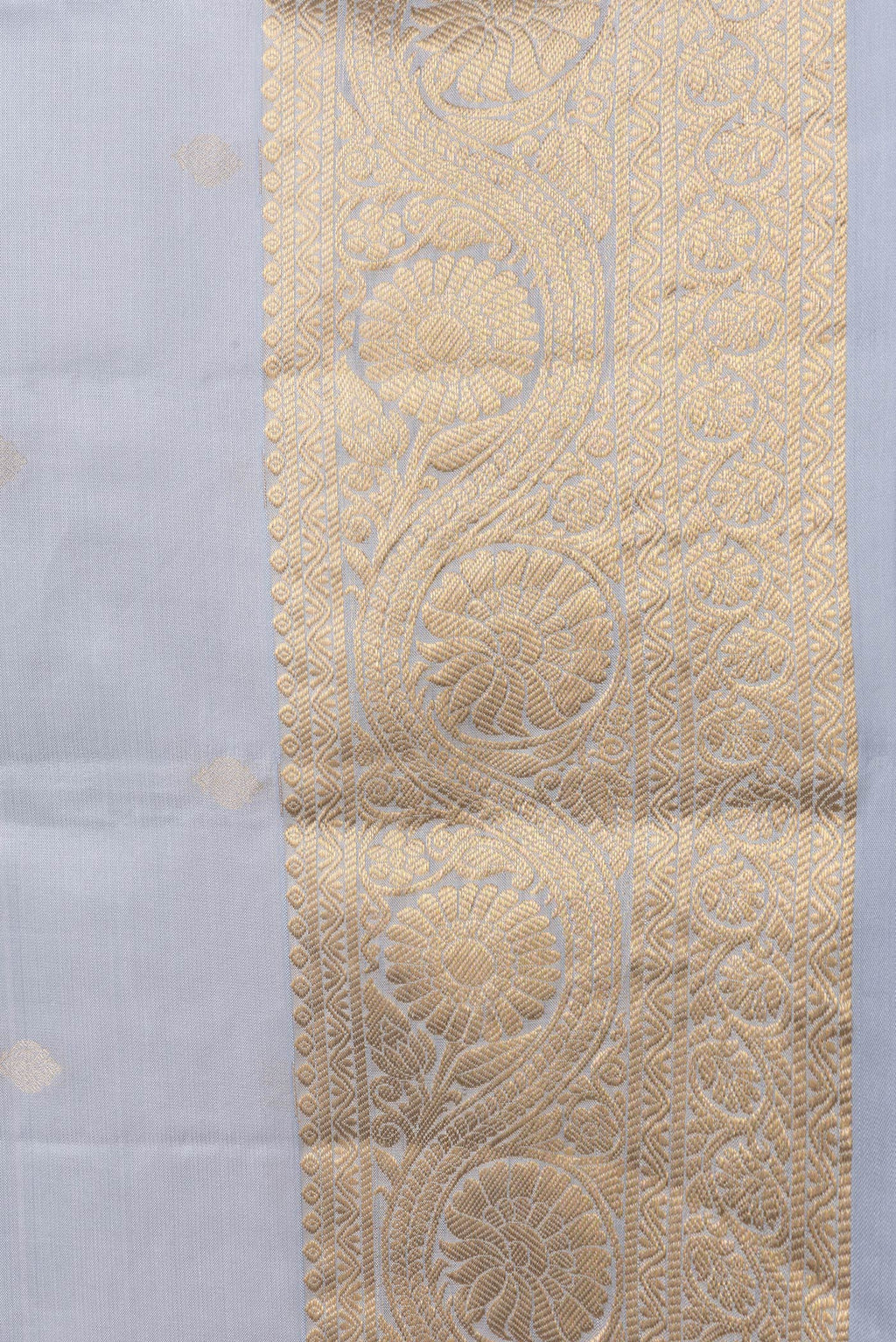Border image of Grey Dual Tone Kanchipuram Silk Saree with Zari Butta on the body and Zari Border. 